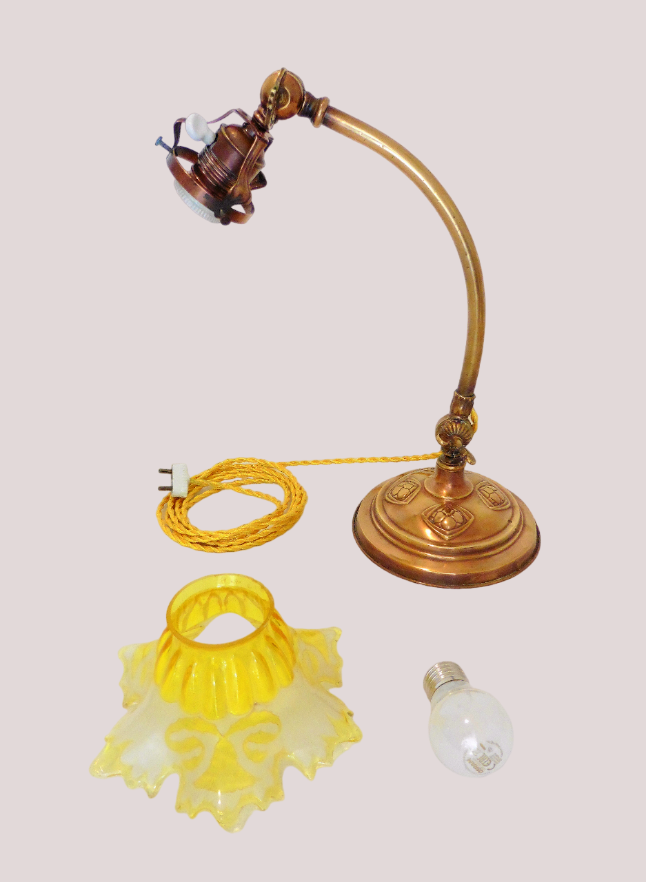Lamp - foot in weighted brass Swungeneck adjustable with its acid-engraved crystal lampshade