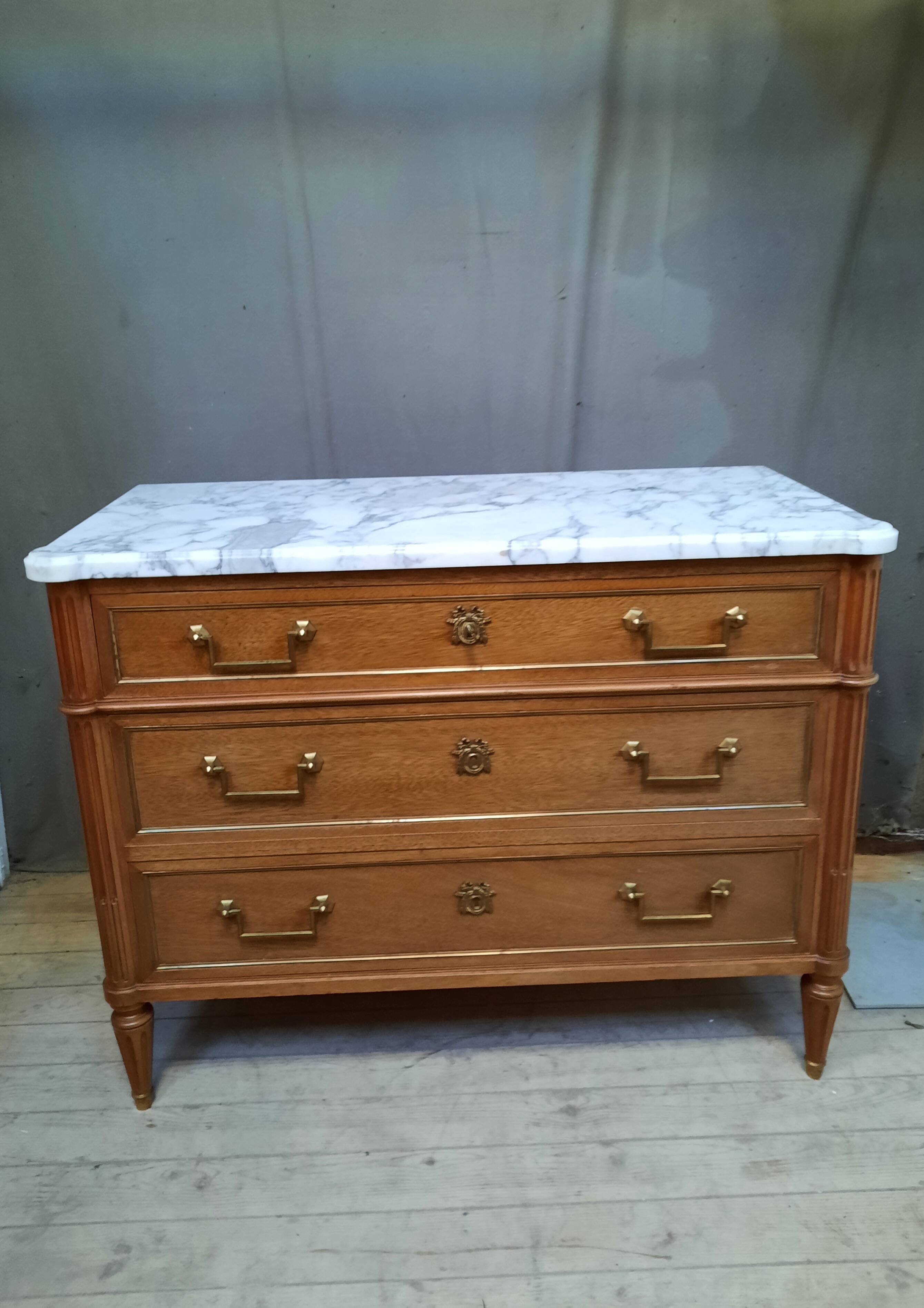 Commode  style Louis XVI