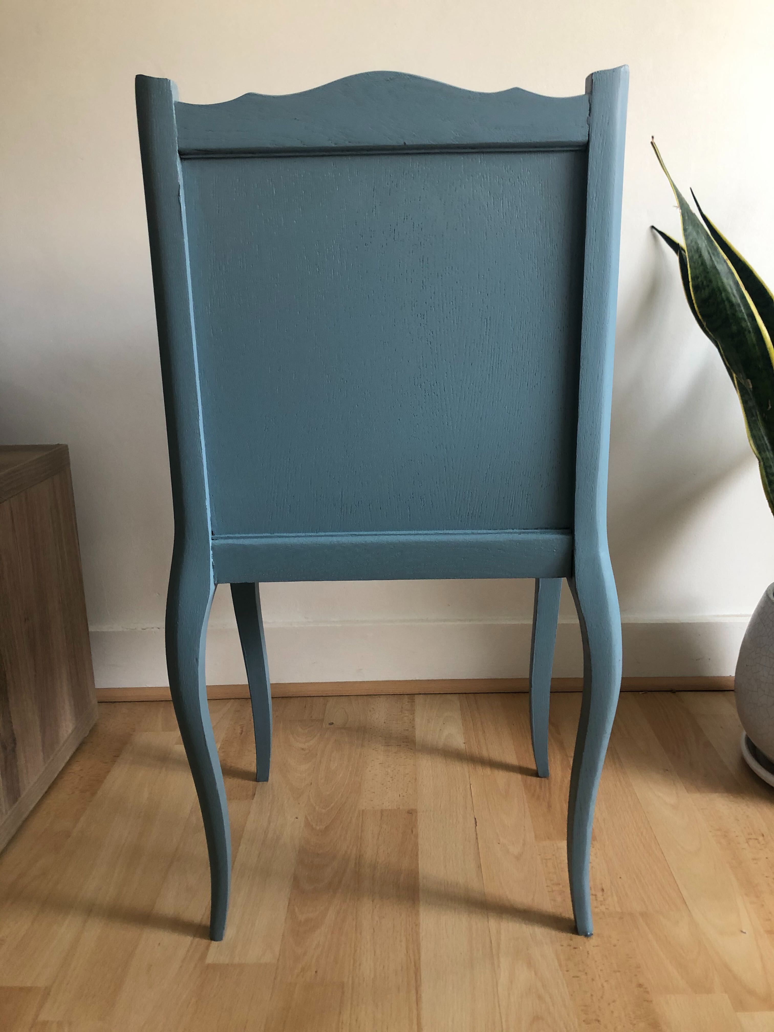 Guéridon en bois bleu