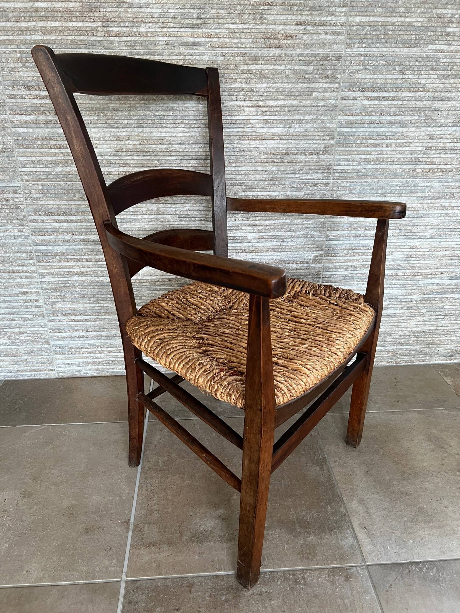 Fauteuil paillé campagnard XIXem en chataigné