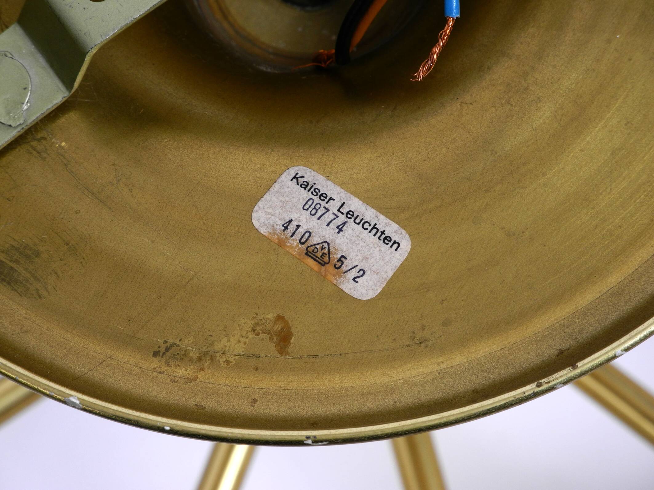 Plafonnier en laiton des années 1960 de style Space Age avec 10 boules en verre par Kaiser.