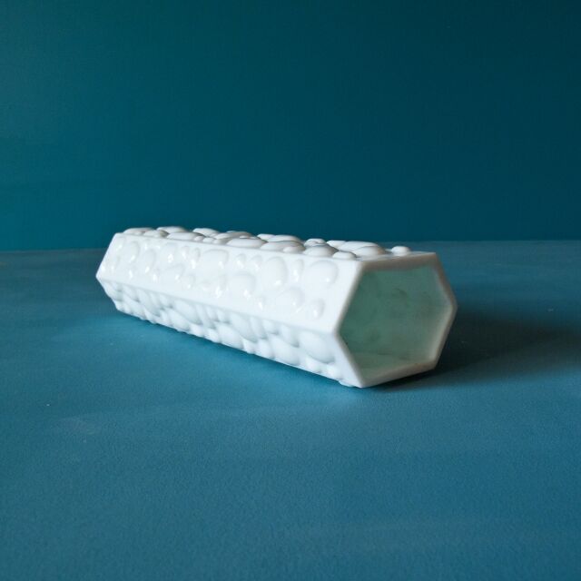 Worms of lattimo vase