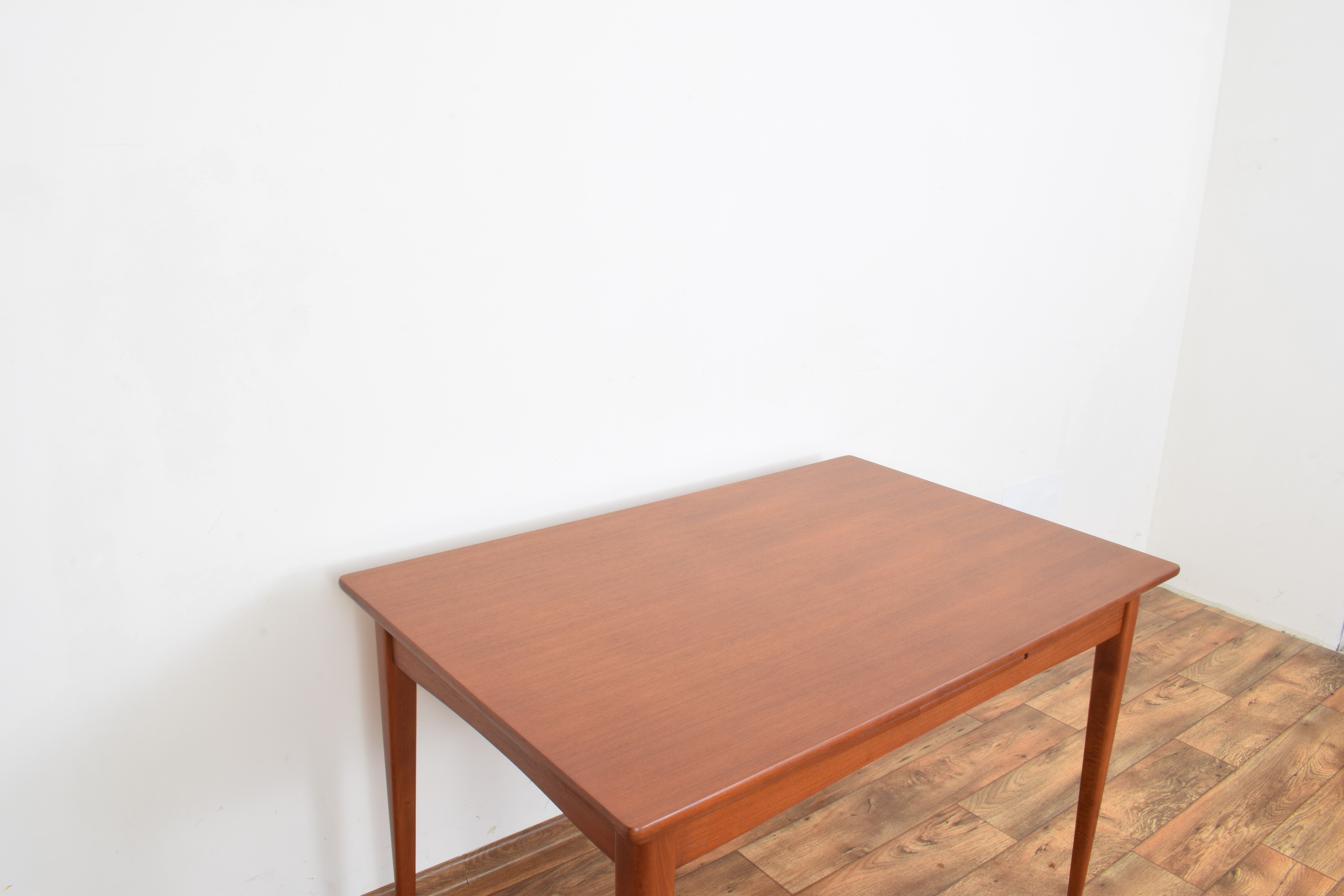 Extendable dining table from Friedrich A.
