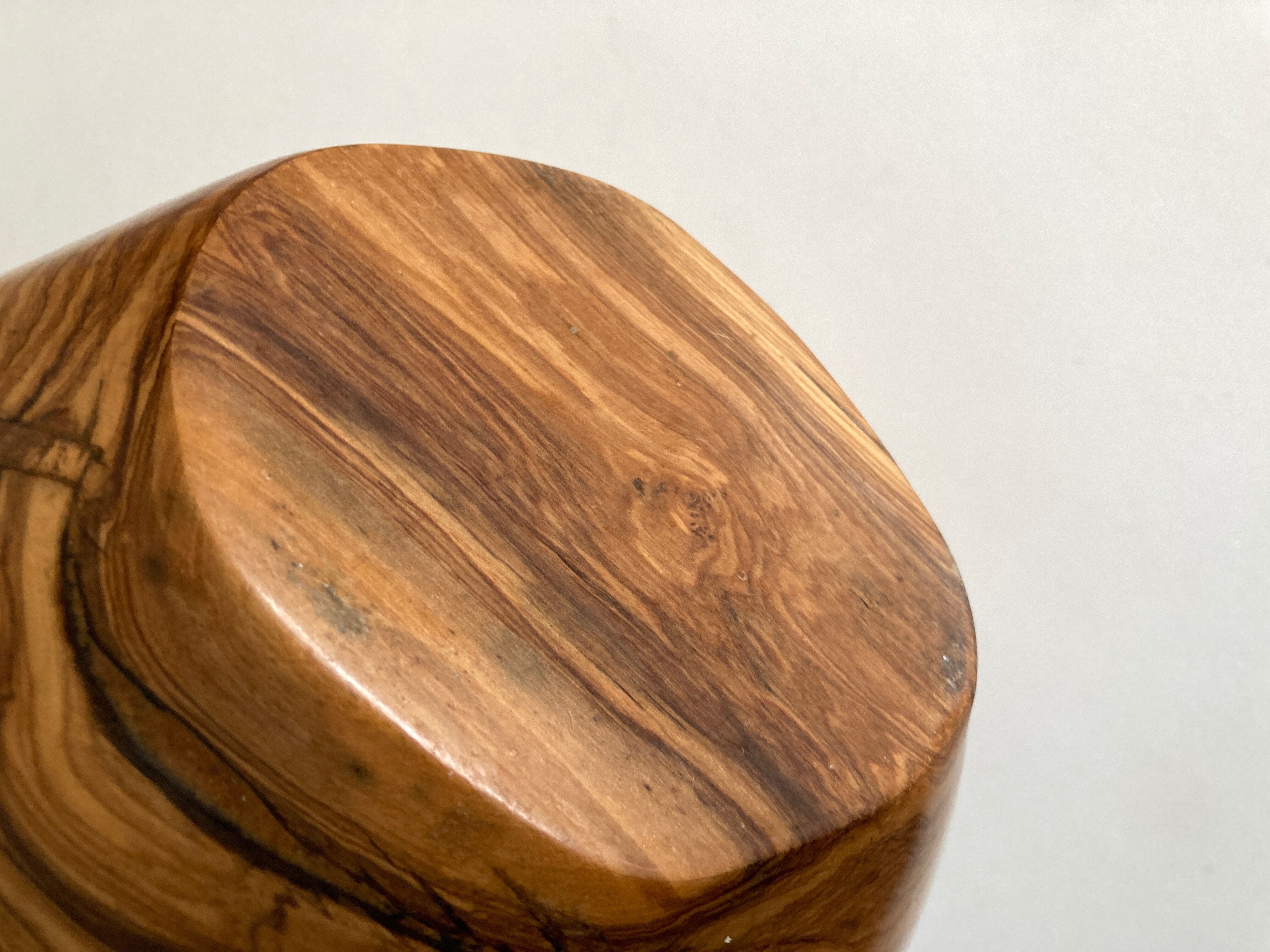 Saladier centre de table en bois d'olivier 1960 forme libre