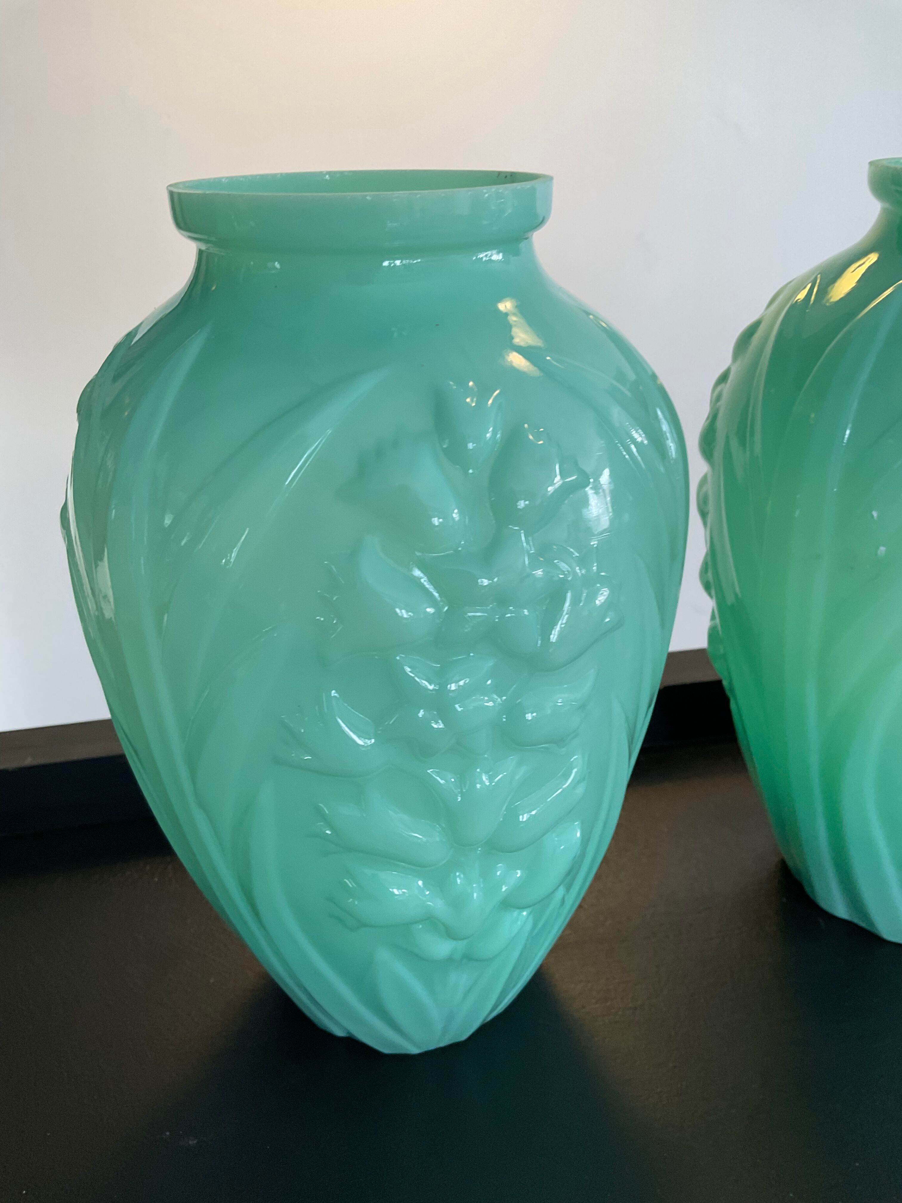 Paire de vases art deco en opaline vert celadon