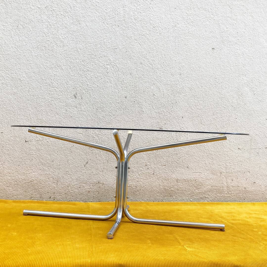 Table basse ovale vintage – chrome & verre fumé, design 70s