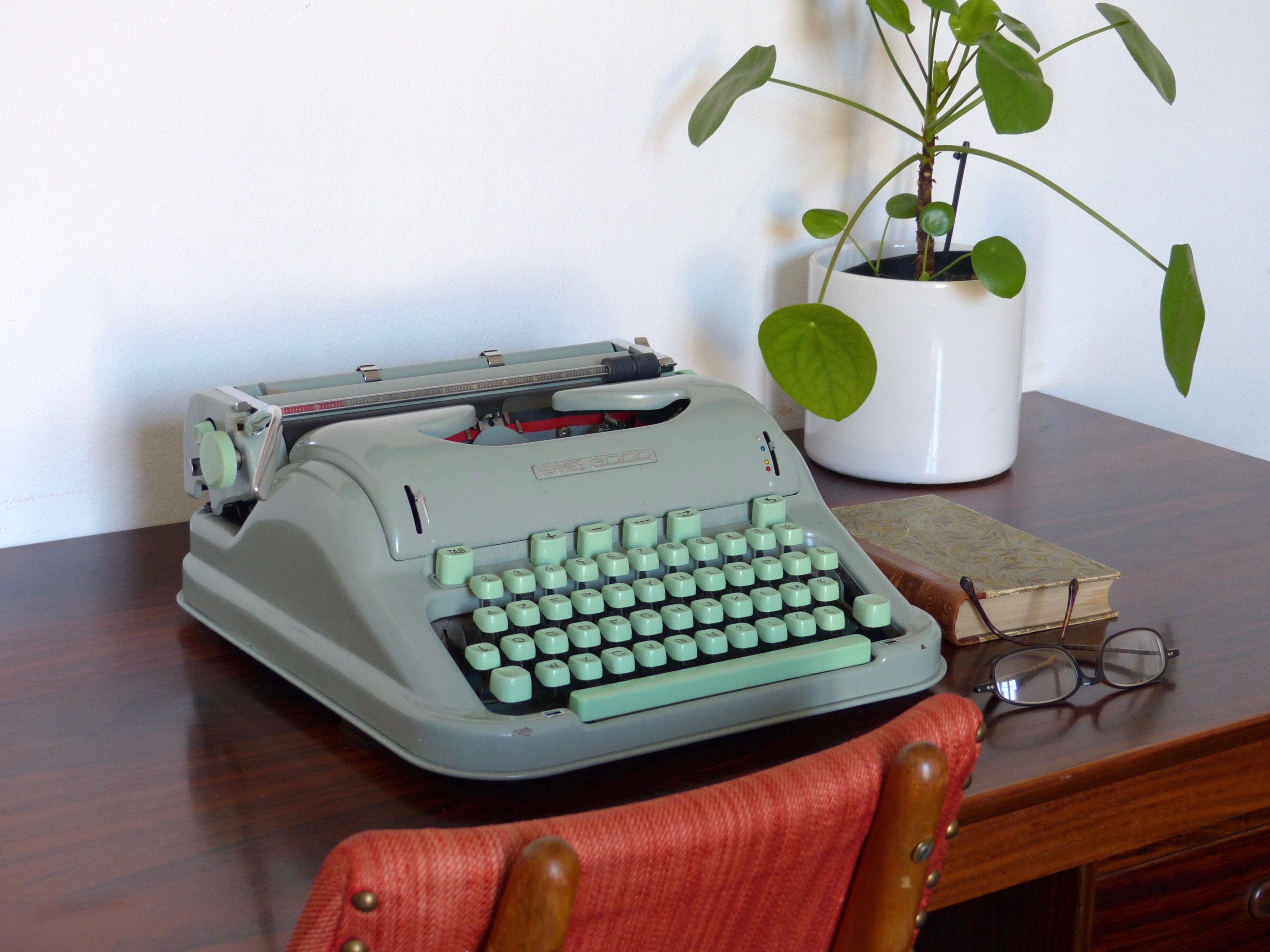 Hermes 3000 green Mint metal typewriter