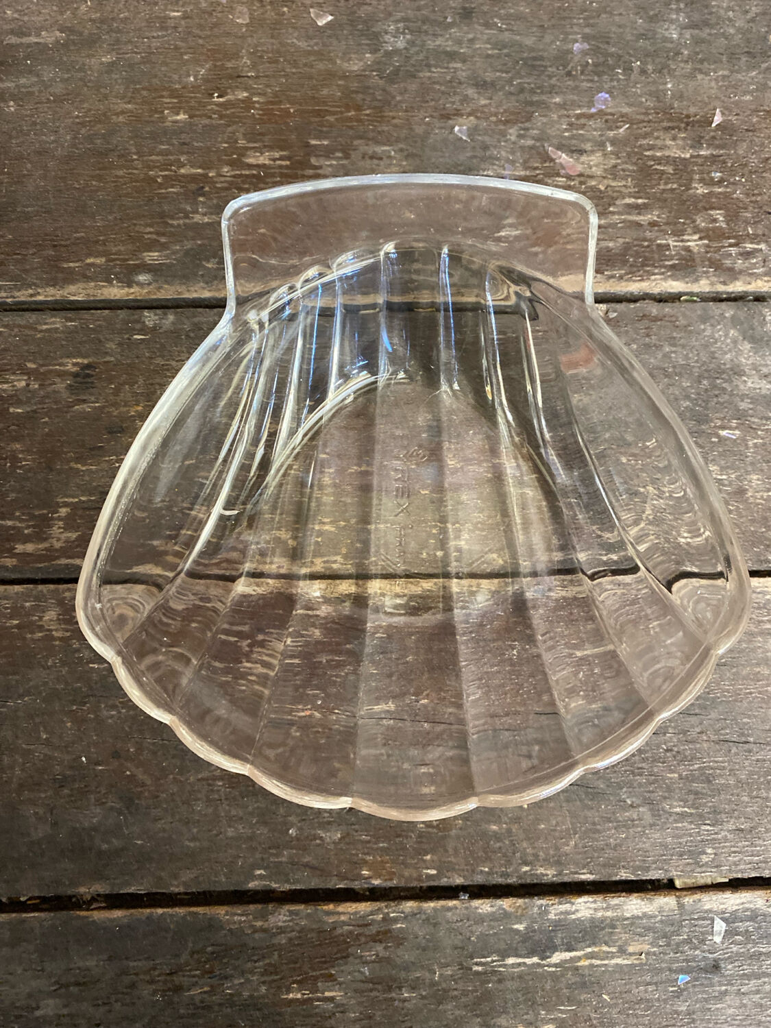 Series 11 PYREX Shell-Shaped Scallop Dishes Moulded Glass France