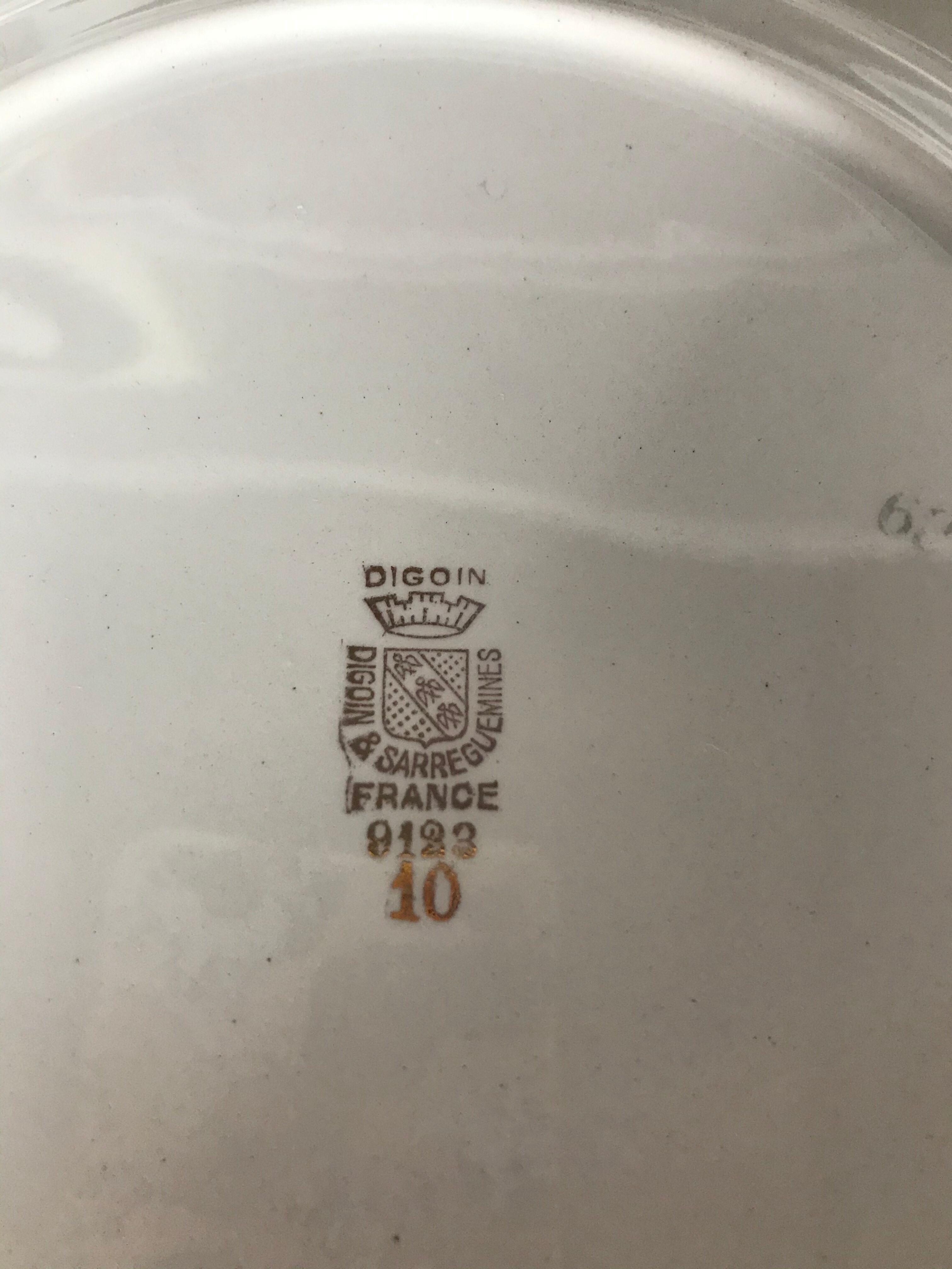 Series of 8 plates Digoin