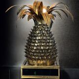 Pineapple-shaped lamp. in the "jansen of the 70s" style in metal.