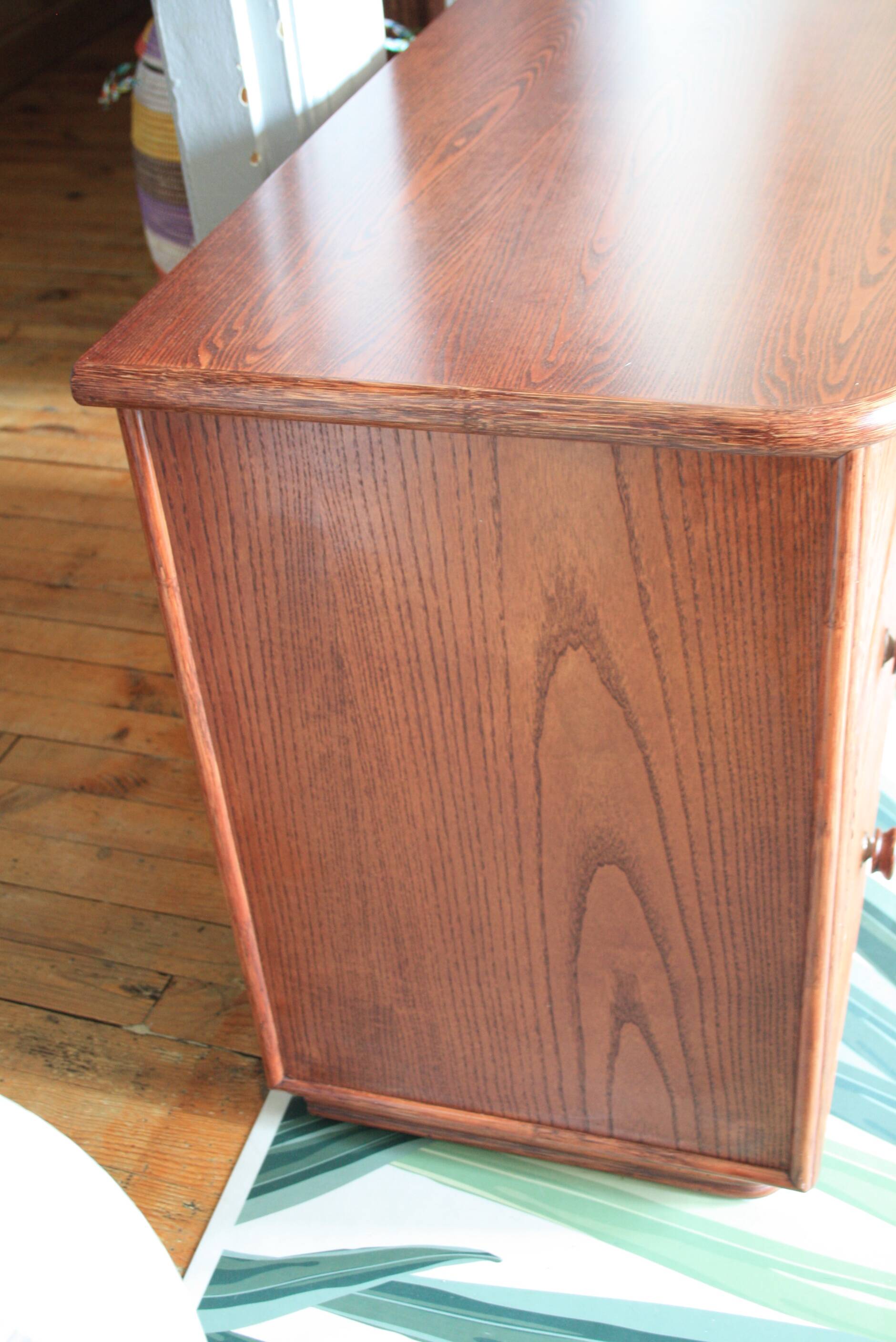 Commode en bois et rotin