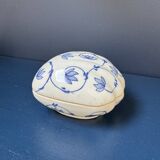 Rare boîte coquillage en porcelaine blanc & bleu