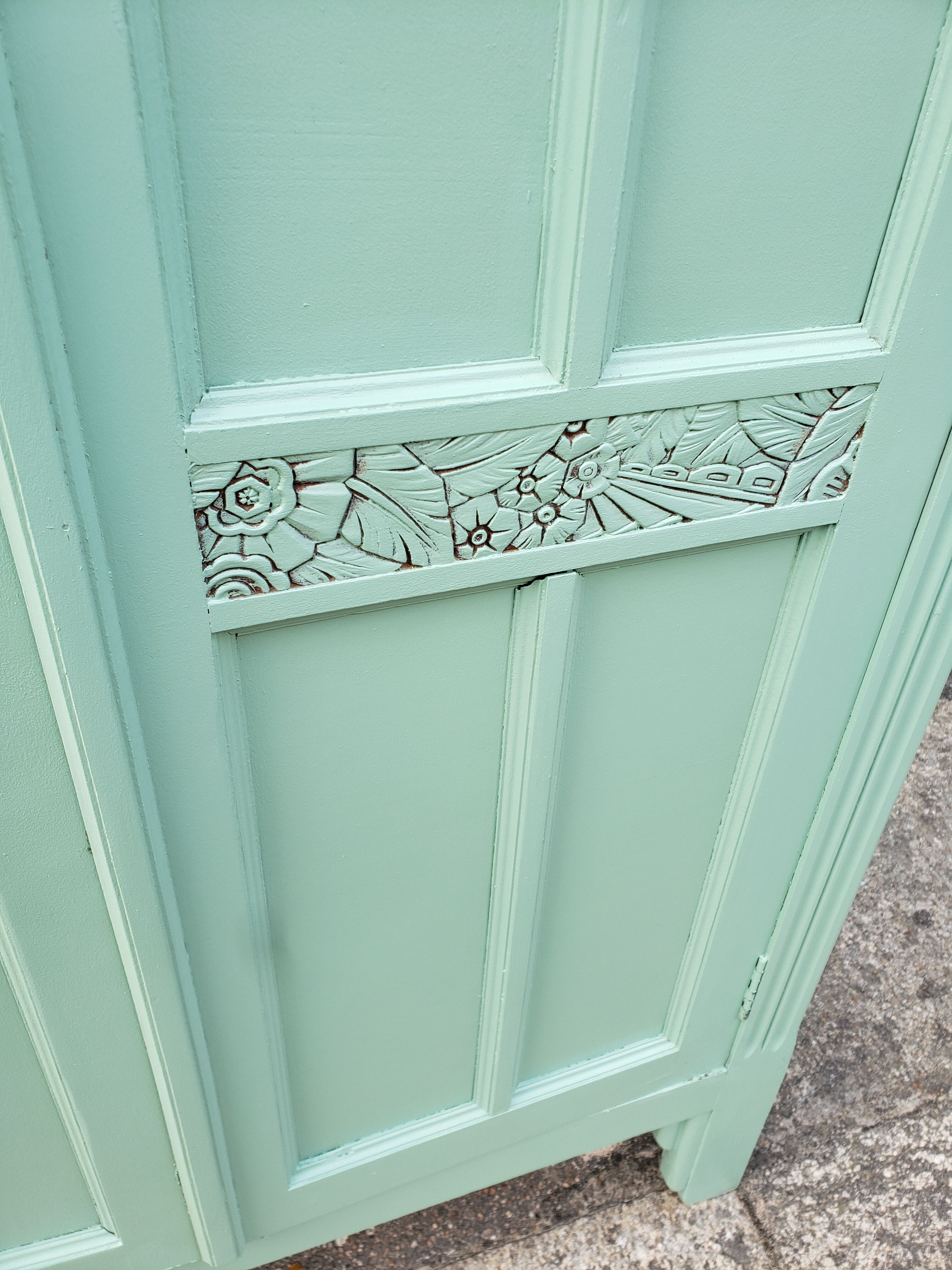 Parisian cabinet green deco art