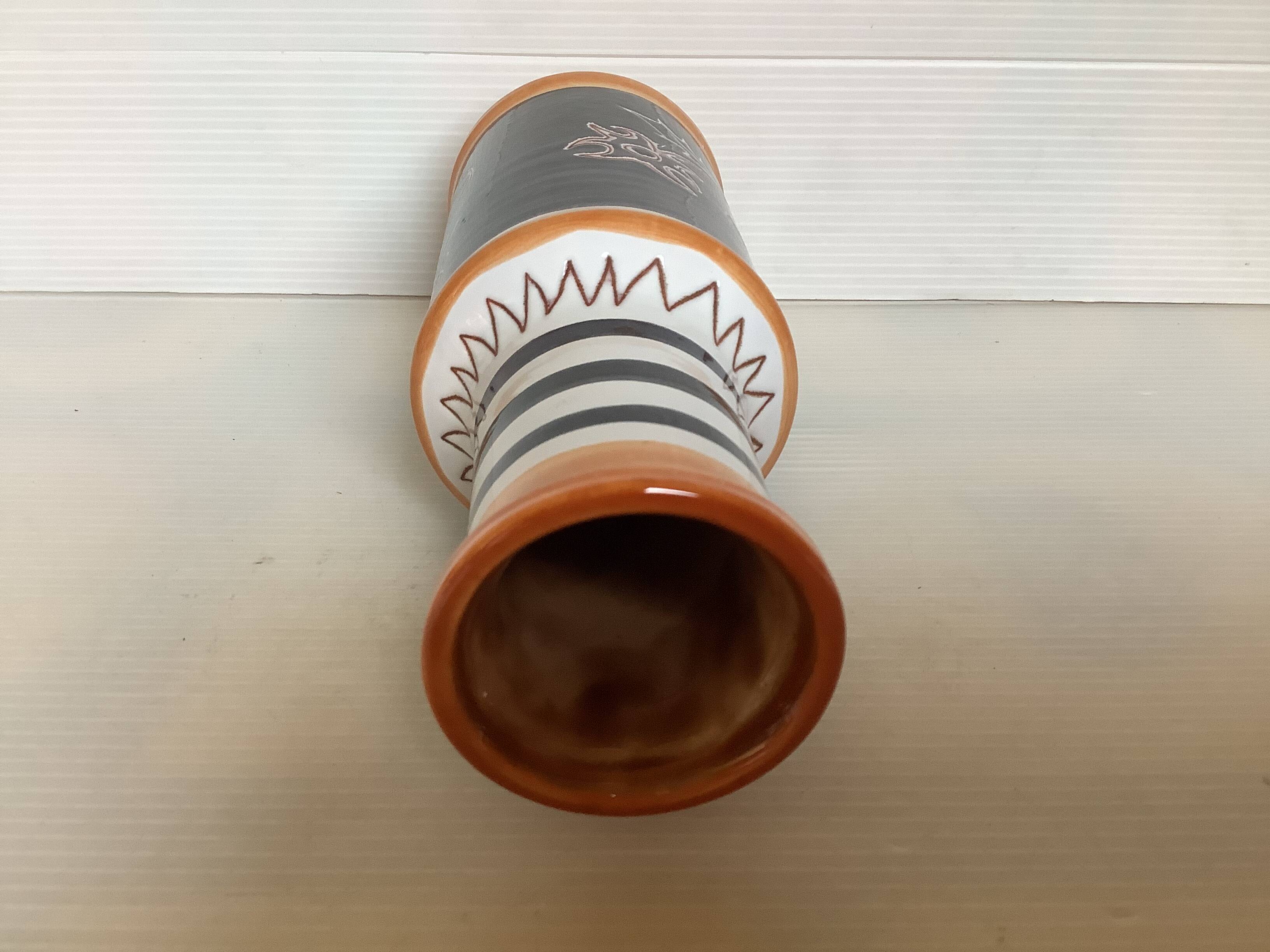 Zoomorphic vase and flowers Margot Plançon