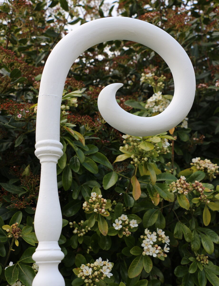 White wooden bercelonnette