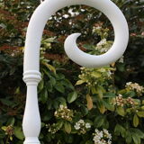 White wooden bercelonnette
