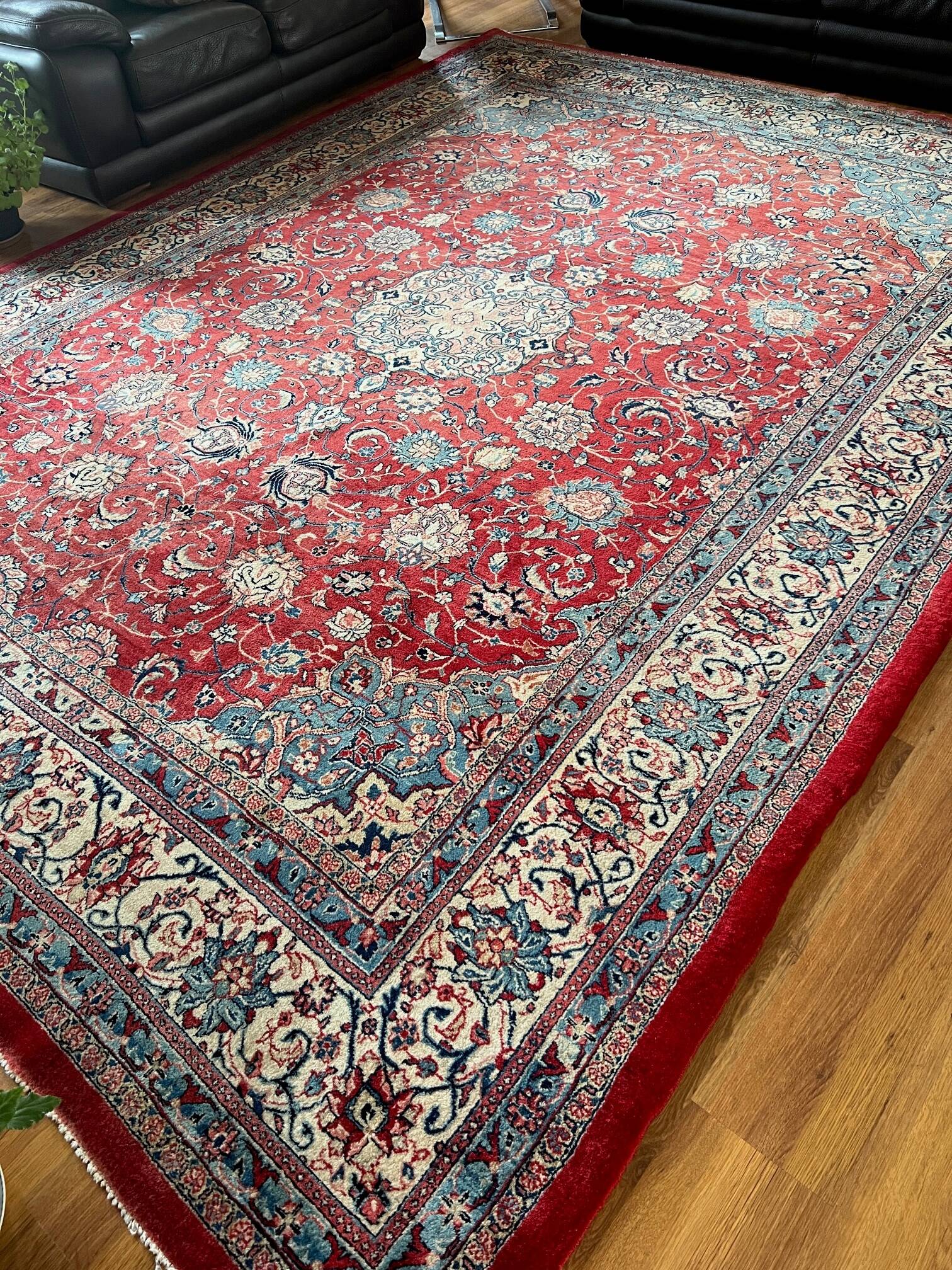 Sarouk Mahal. Grand Persian carpet made of 100% wool, 373x282 cm.