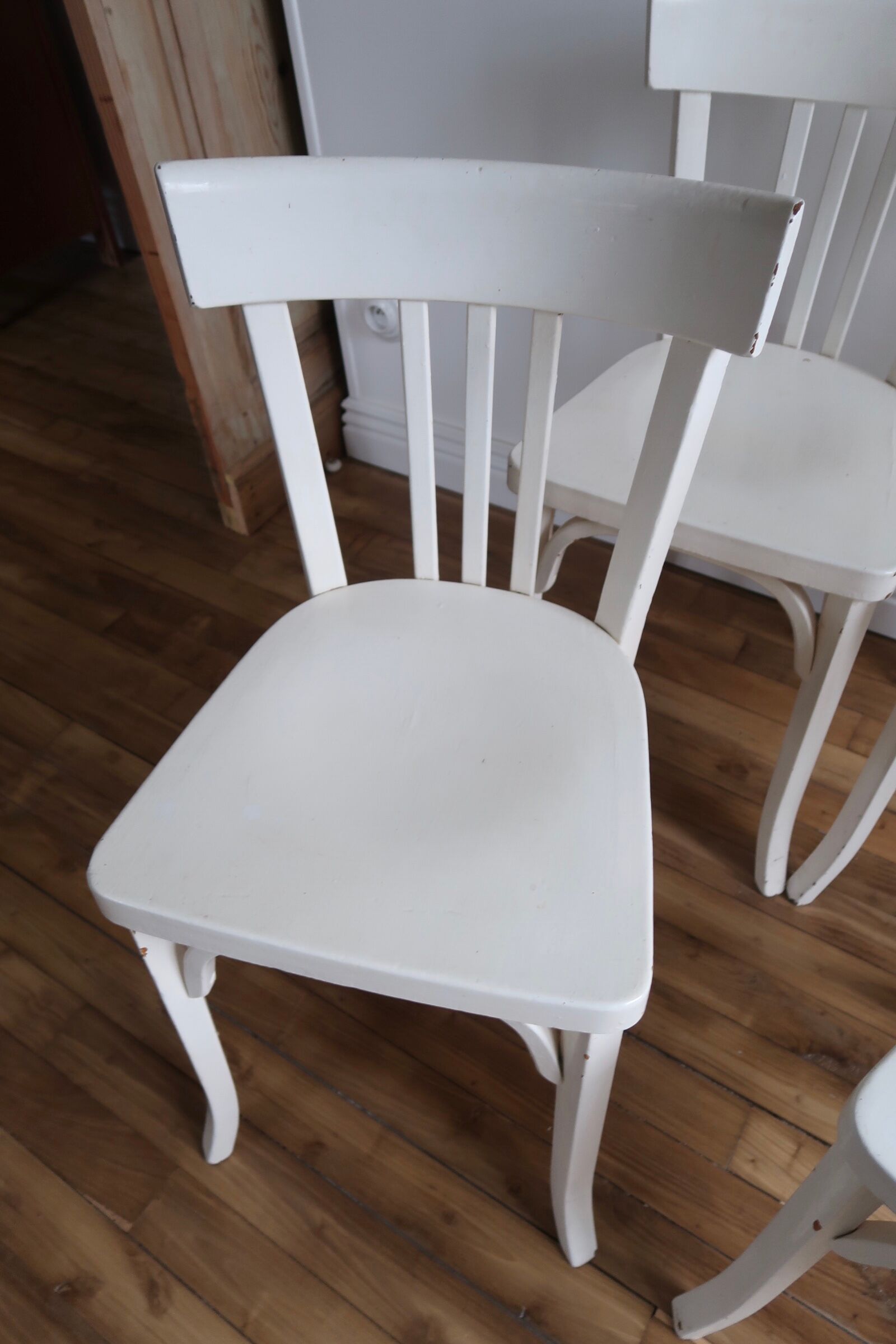 Set of 4 white wooden bistro chairs