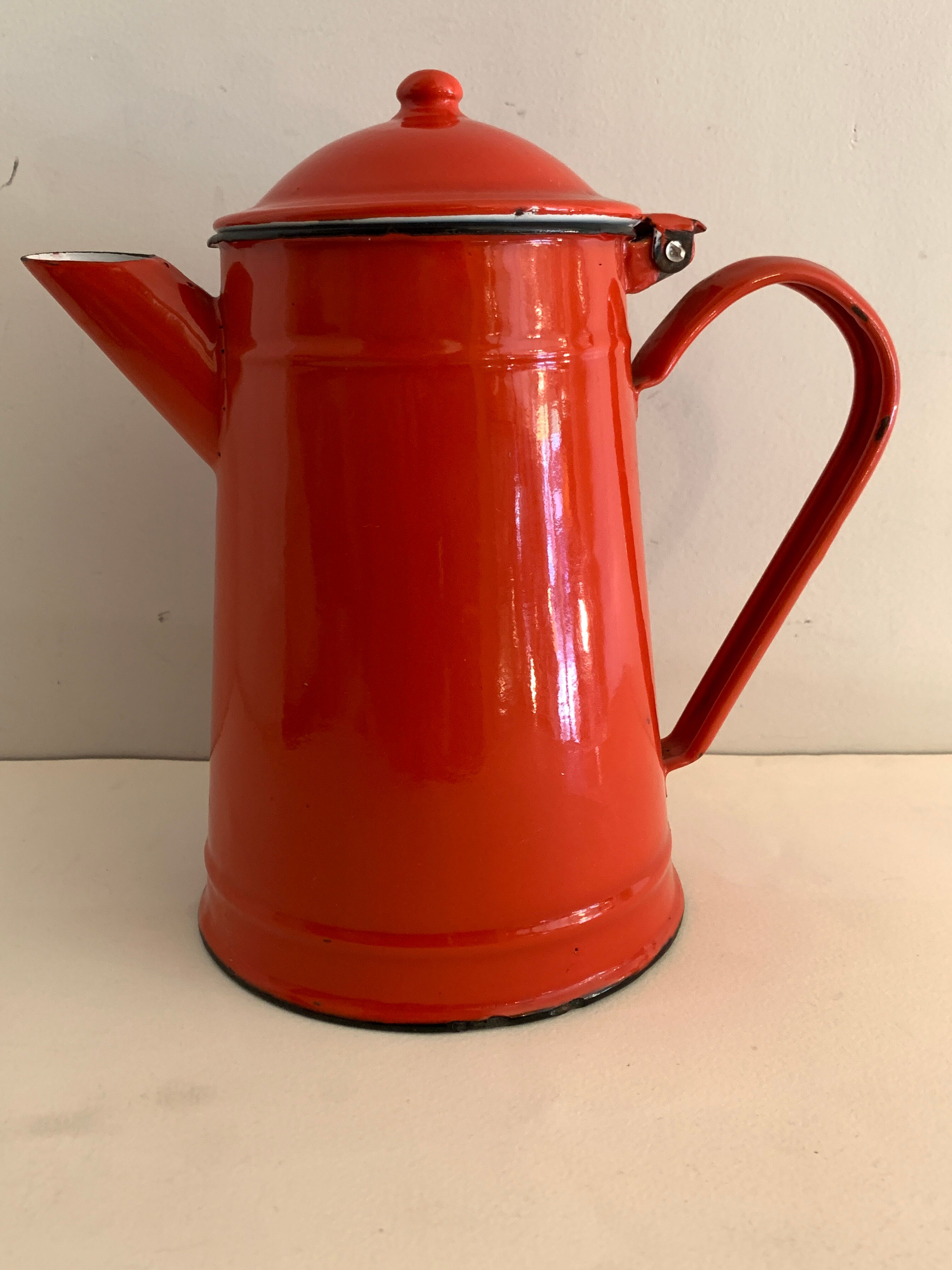 Enamelled sheet metal coffee maker, 1960