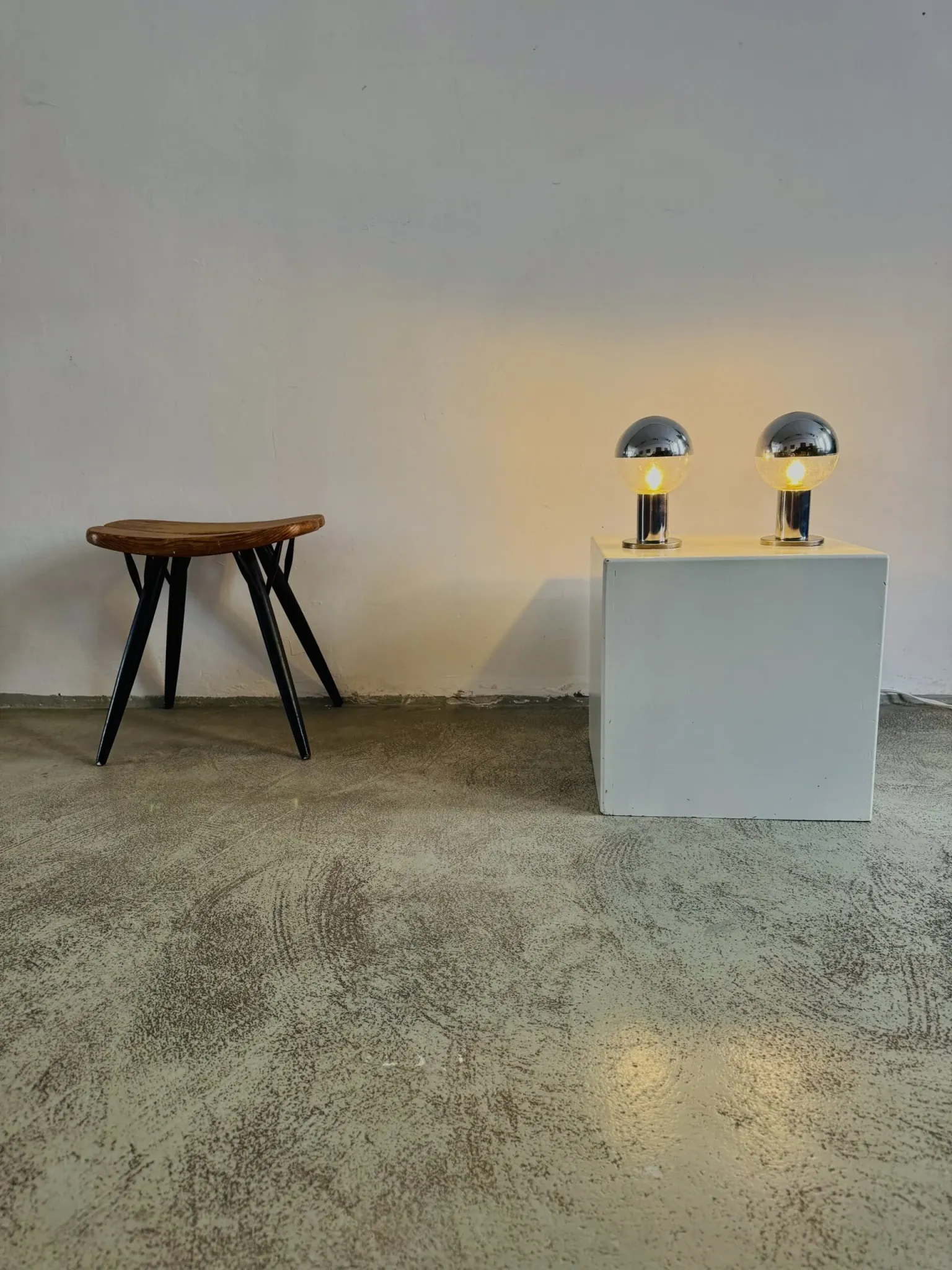 Lampe de table chromée par Motoko Ishii pour Staff Leuchten, Allemagne, années 1970.