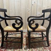 Paire de fauteuils paillés rustiques