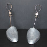 Pair of metal edause