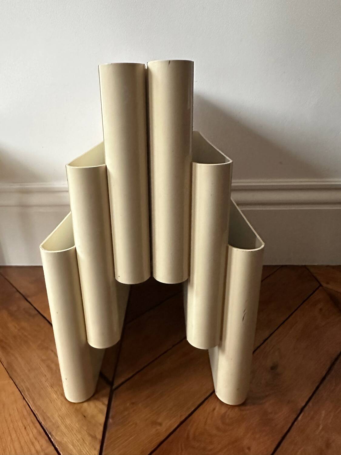 Kartell Guitton stoppino newspaper rack