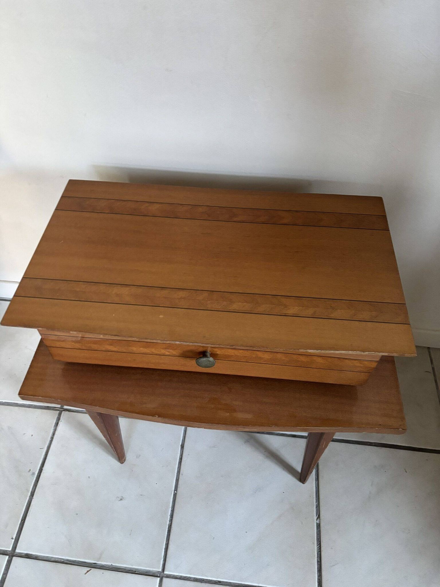 Table de Chevet en bois laqué