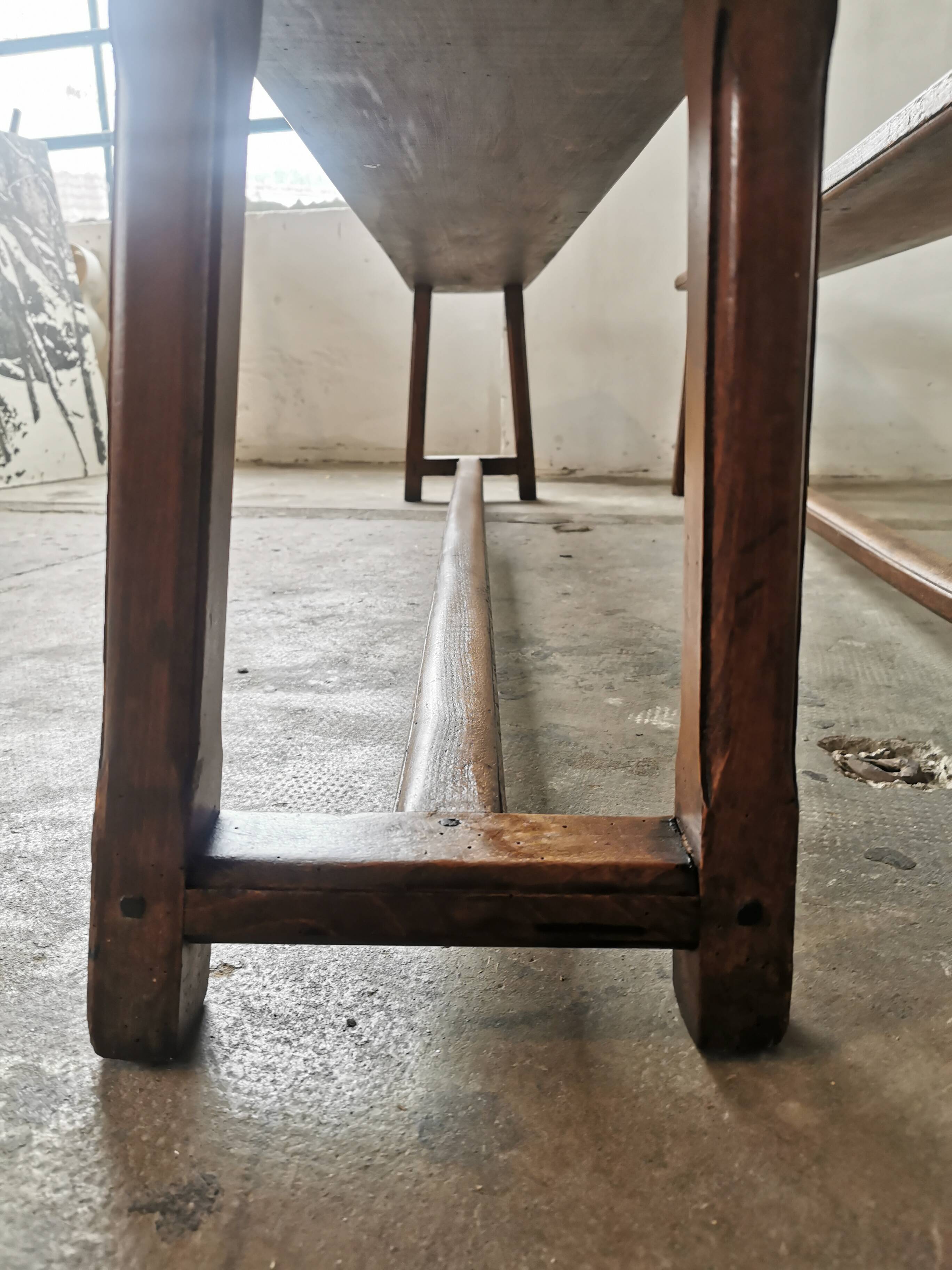 Paire de bancs anciens en chêne
