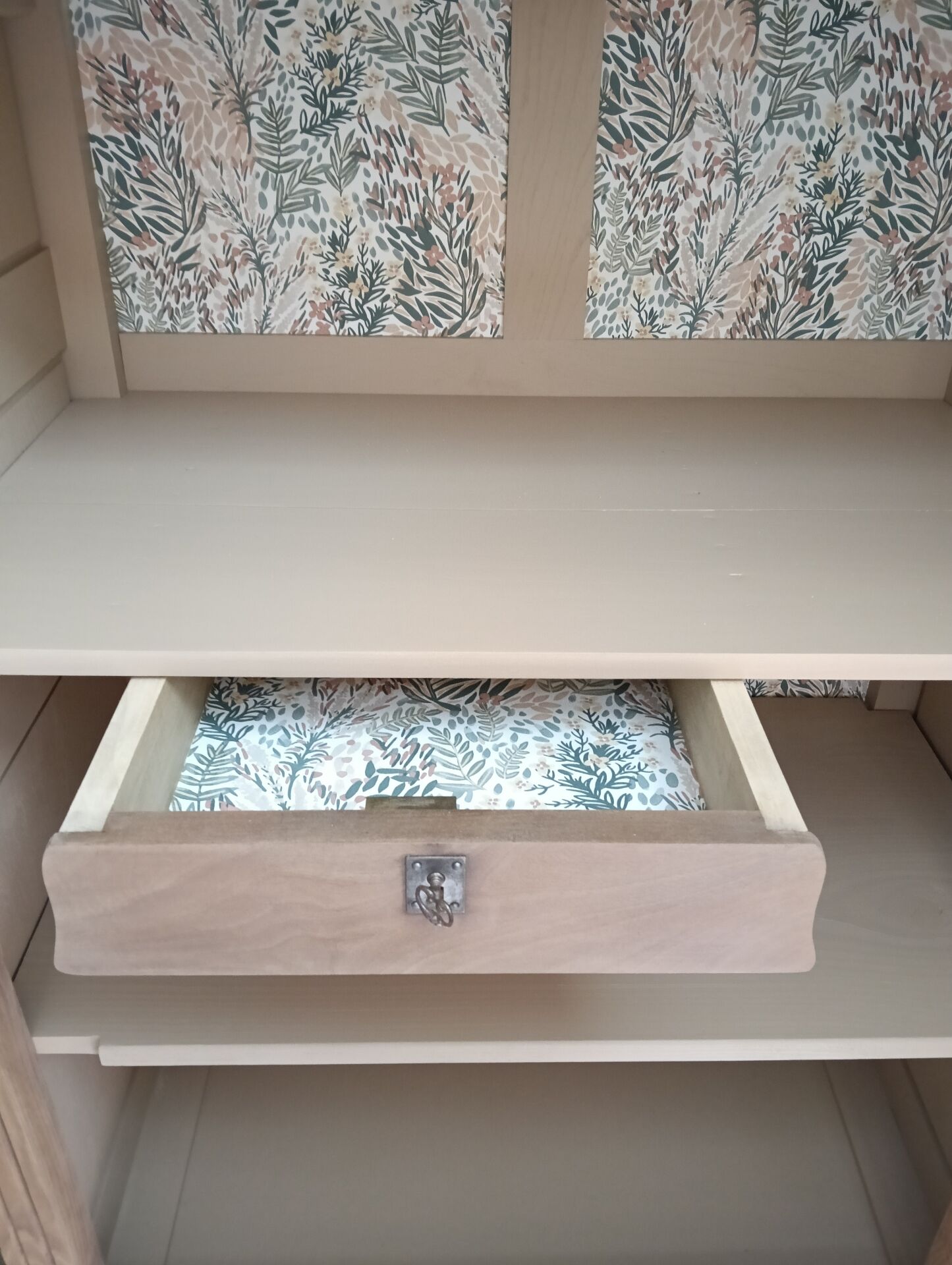 Art Deco oak bonnetière