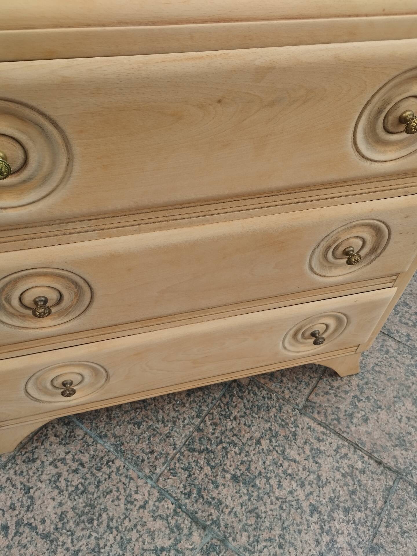 Vintage commode with tapered legs.