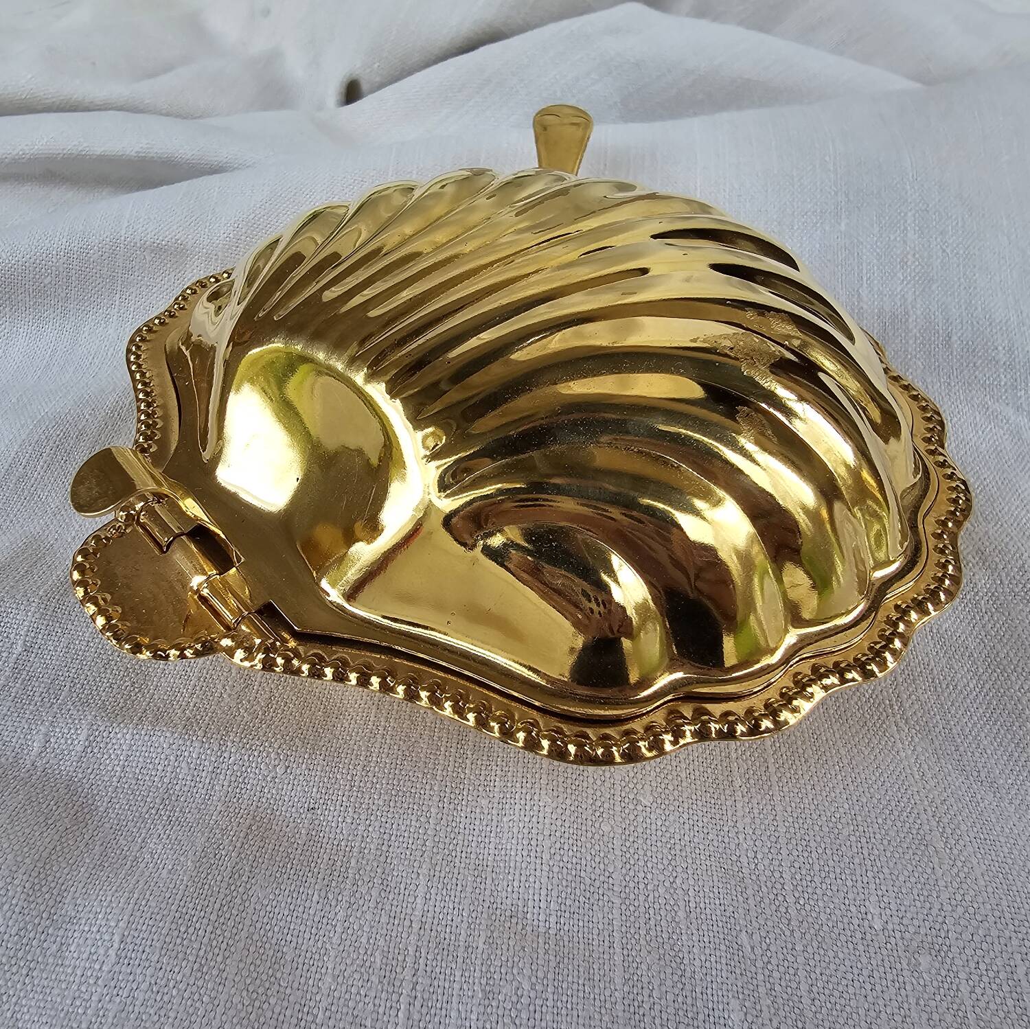 Golden shell butter dish