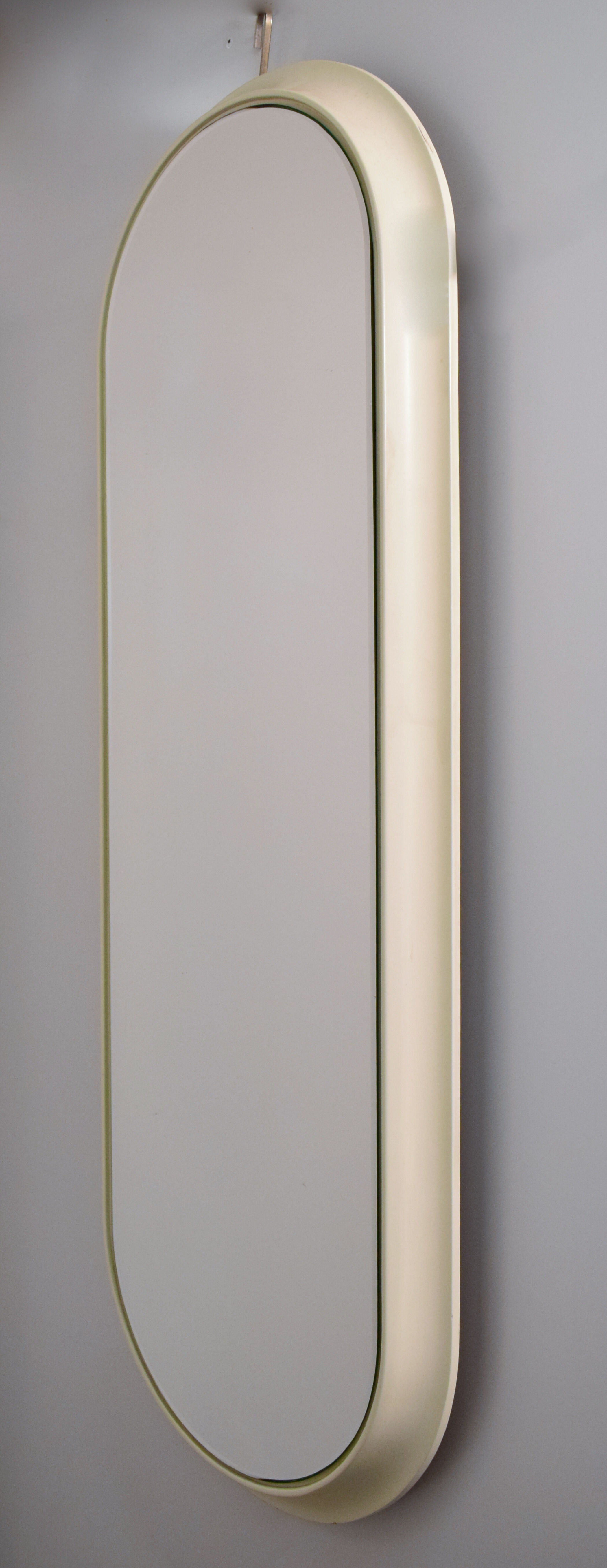 Oval mirror, white laqué wood 1960