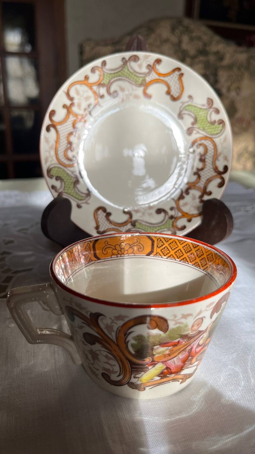 Set of 4 vintage Sarreguemines tea cups and 5 saucers