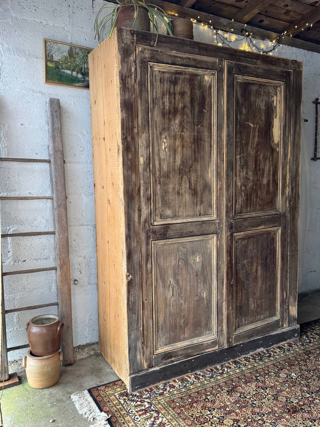 L’armoire ancienne patinée