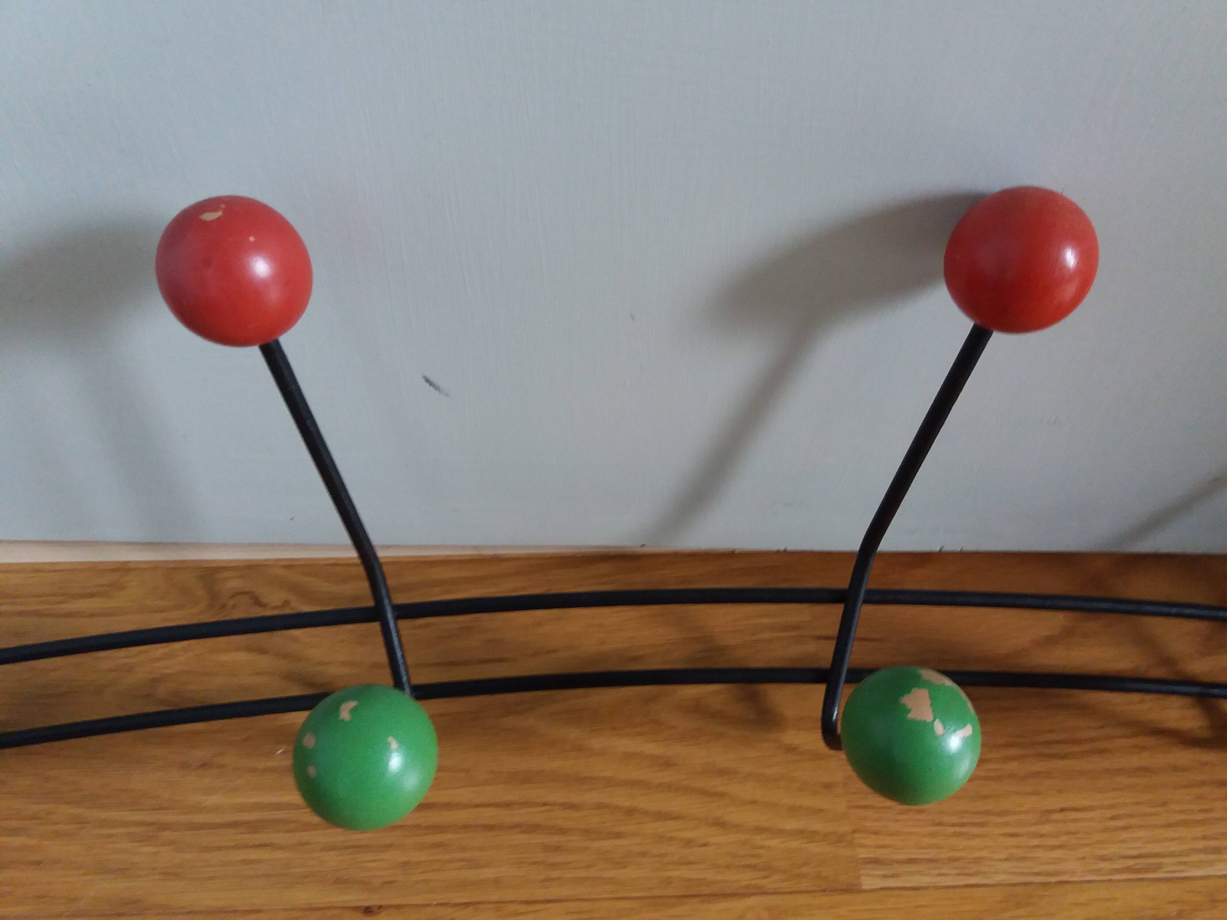 Ball coat rack