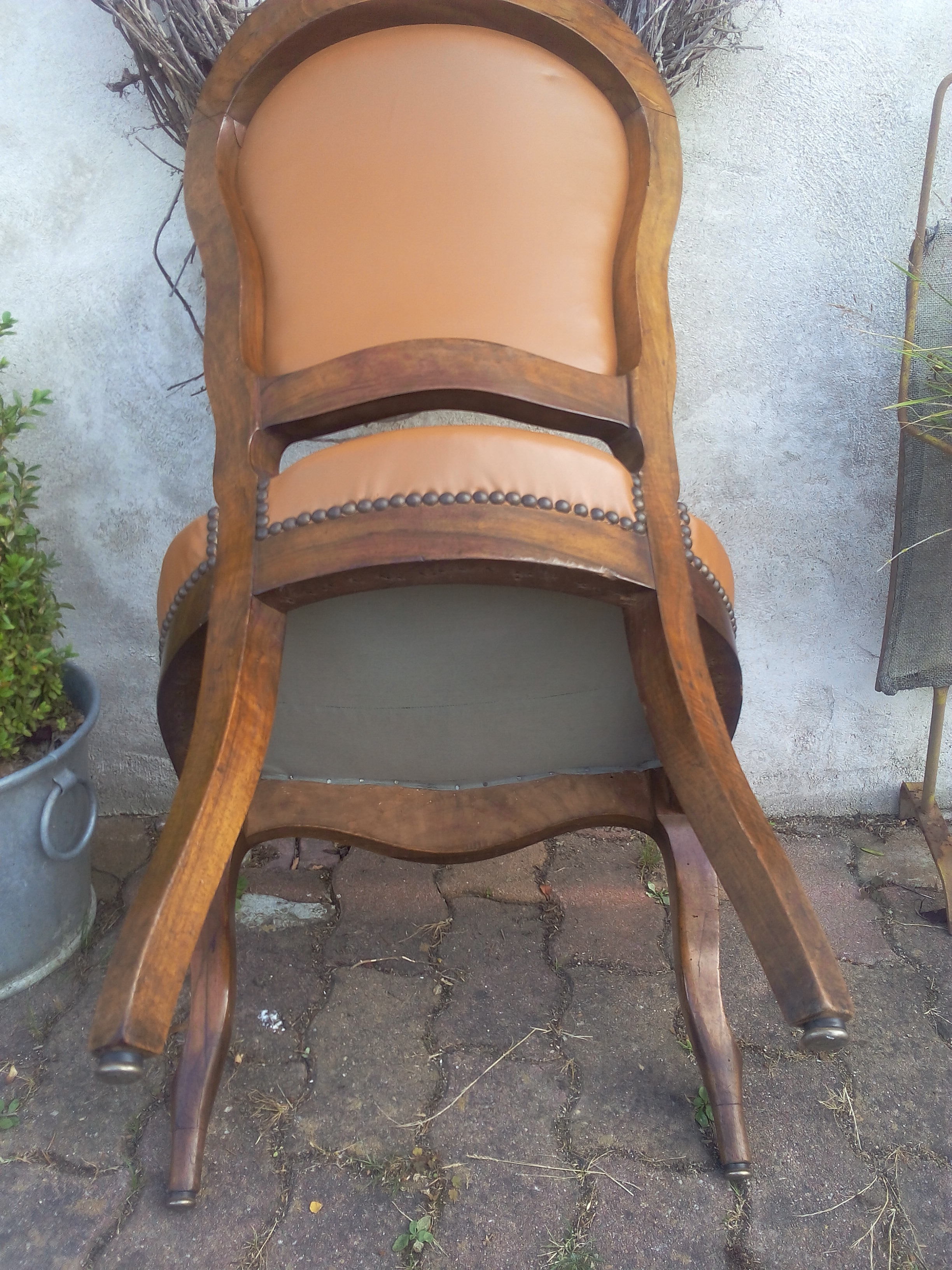 Chaise Louis Philippe en noyer massif