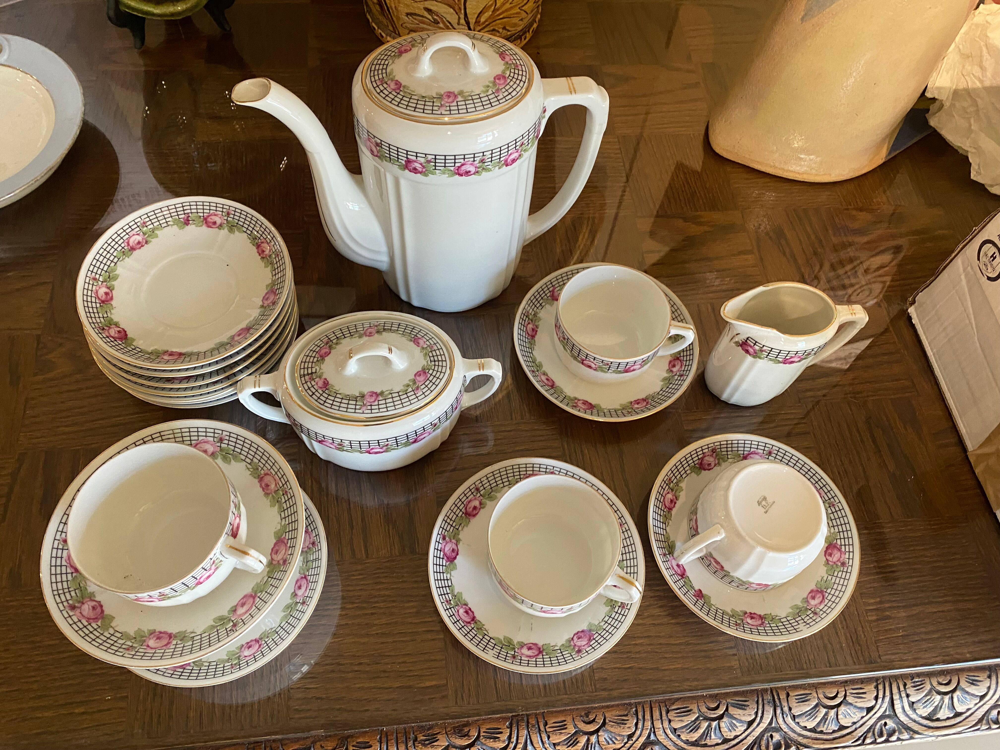 Tea service in porcelain of Limoges