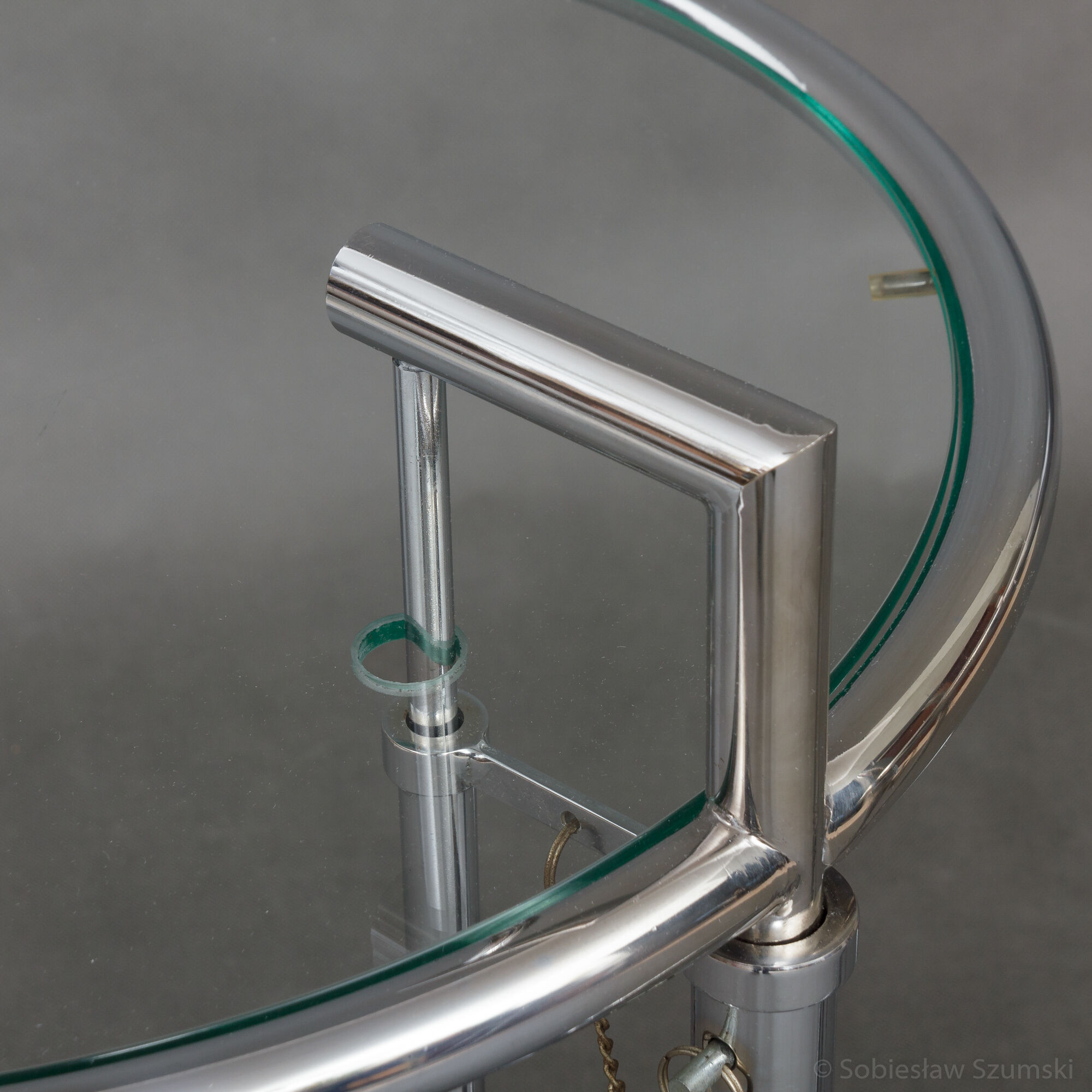 Set of 2 tabes Eileen Gray chrome model 1027