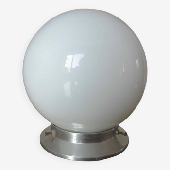 Plafonnier boule opaline blanche années 40 50