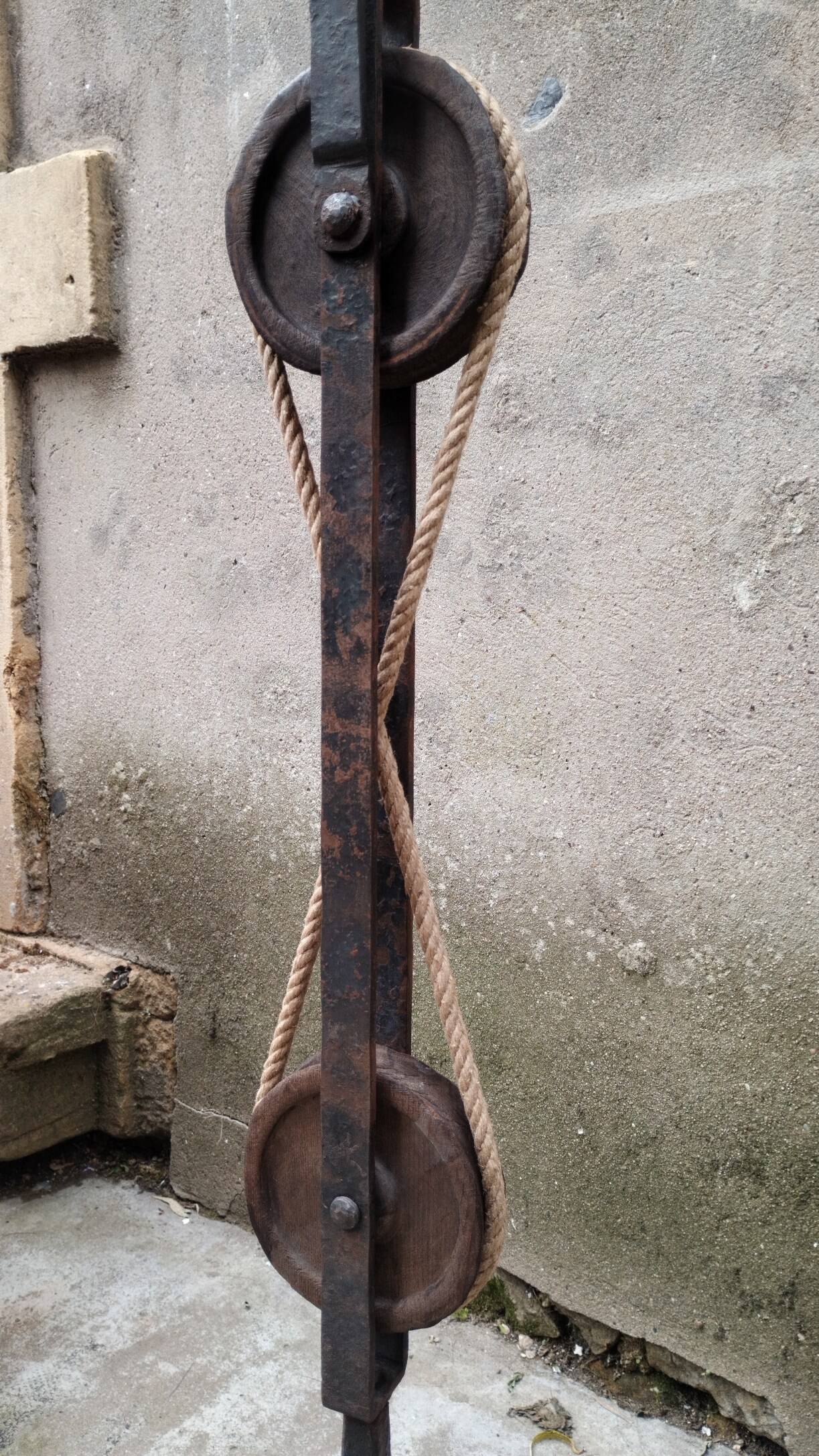 Brutalist floor lamp in wrought iron and glass paste