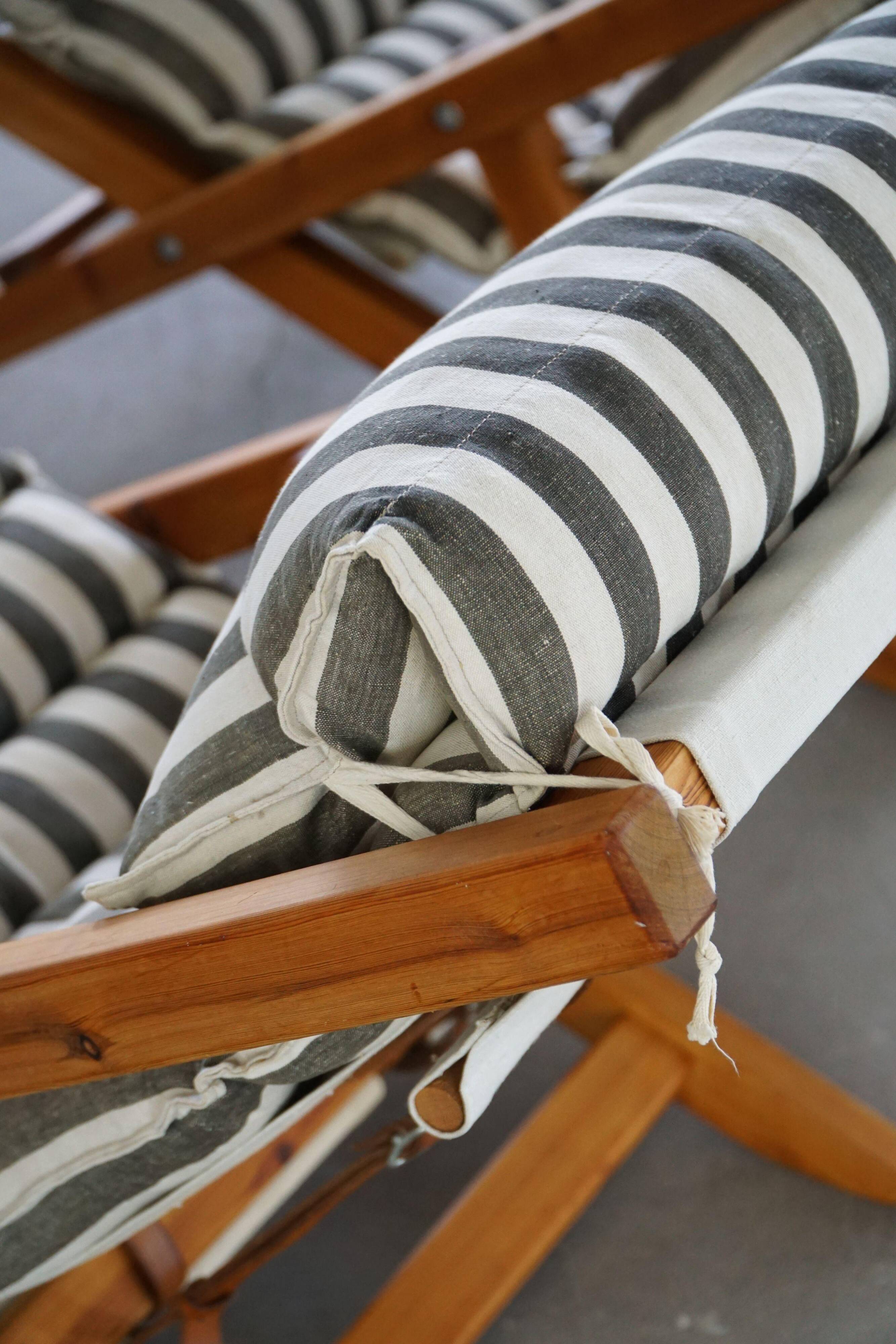 Mid-century dining/lounge chairs in pine and striped cotton canvas, Denmark, 1970s.