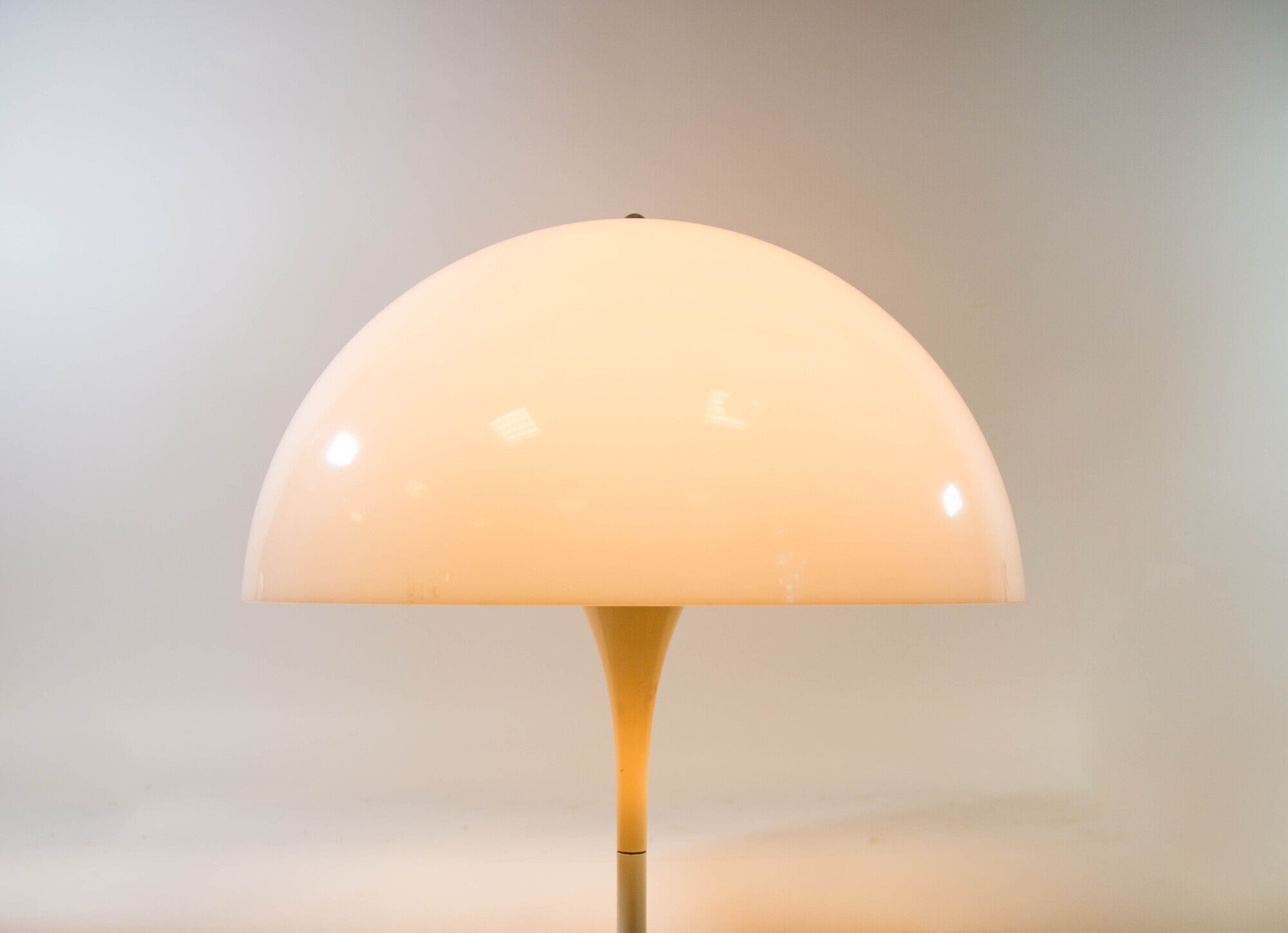 Panthella floor lamp - Design by Verner Panton for Louis Poulsen
