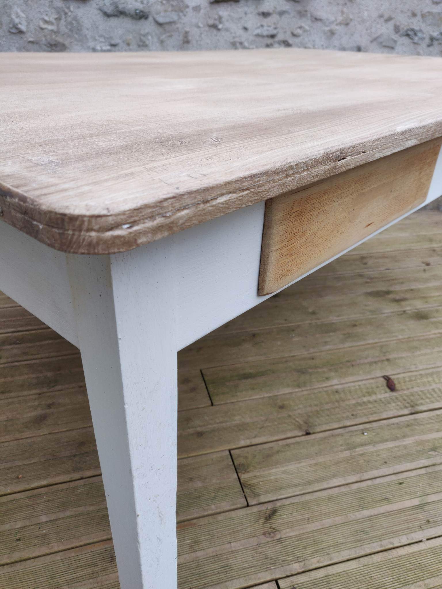 Table 6 wooden drawers