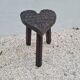 Tabouret de traite tripode coeur