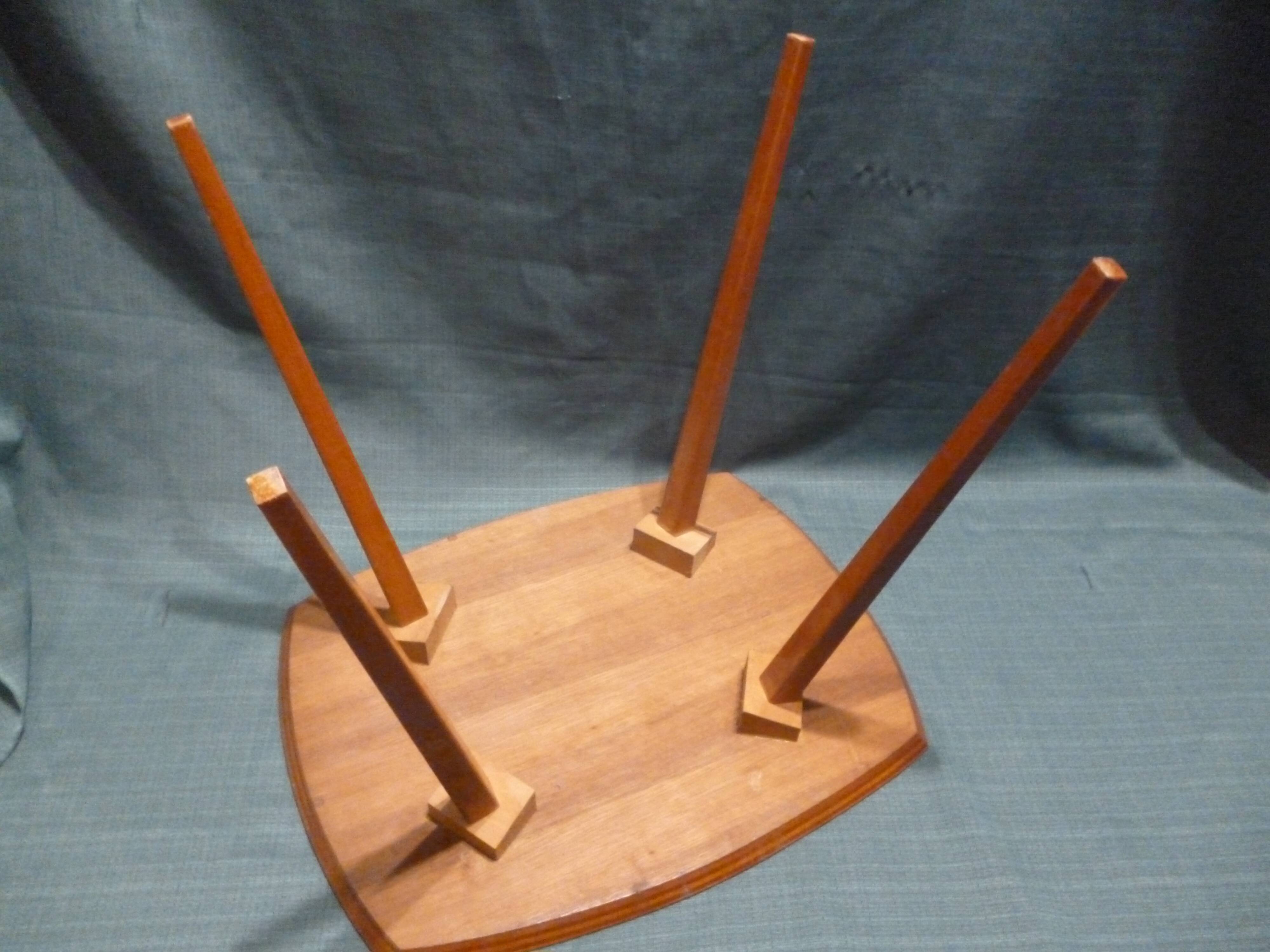 Coffee table: vintage sofa tip