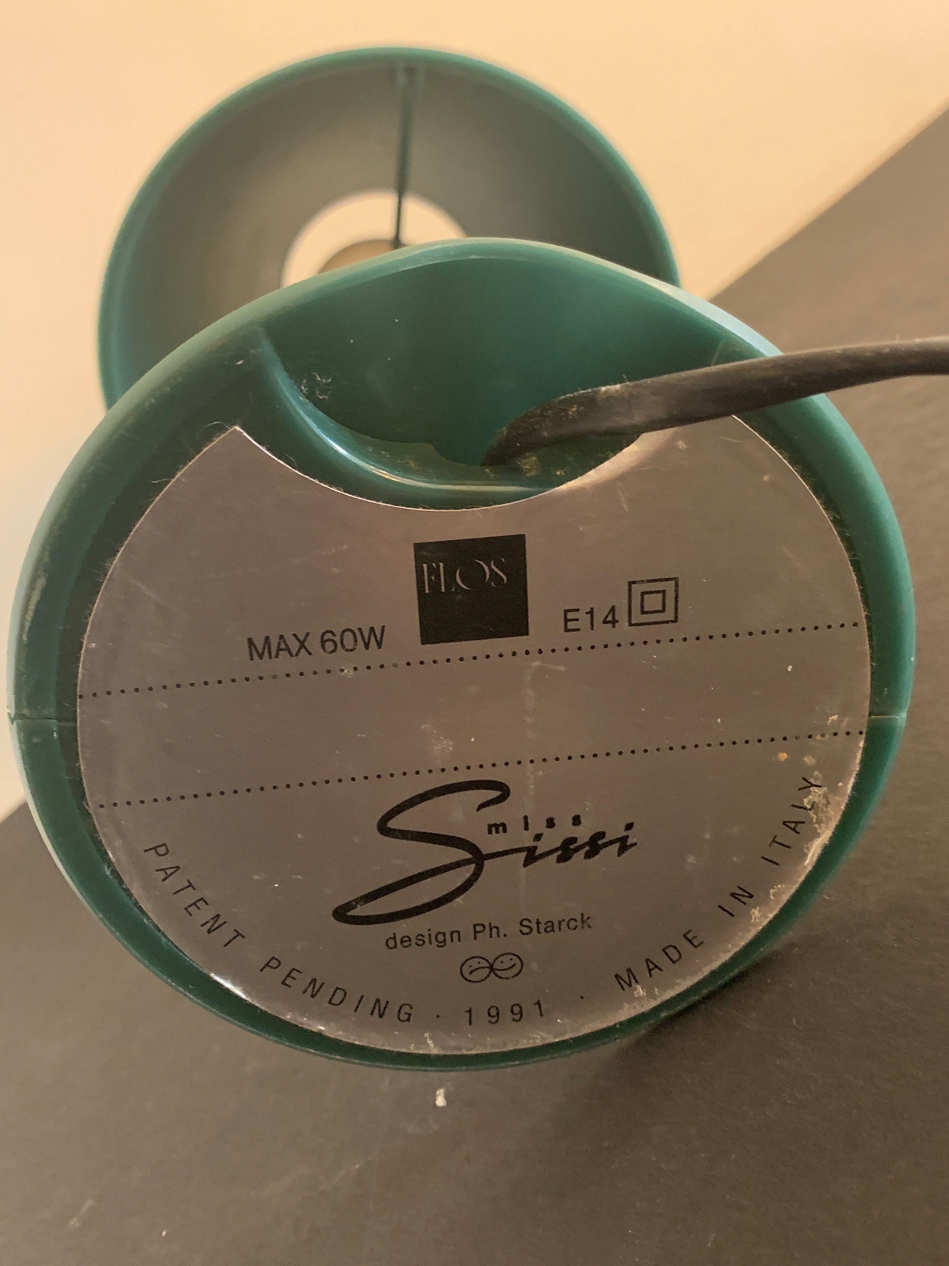 English green lamp Miss Sissi de Flos, design Philippe Starck