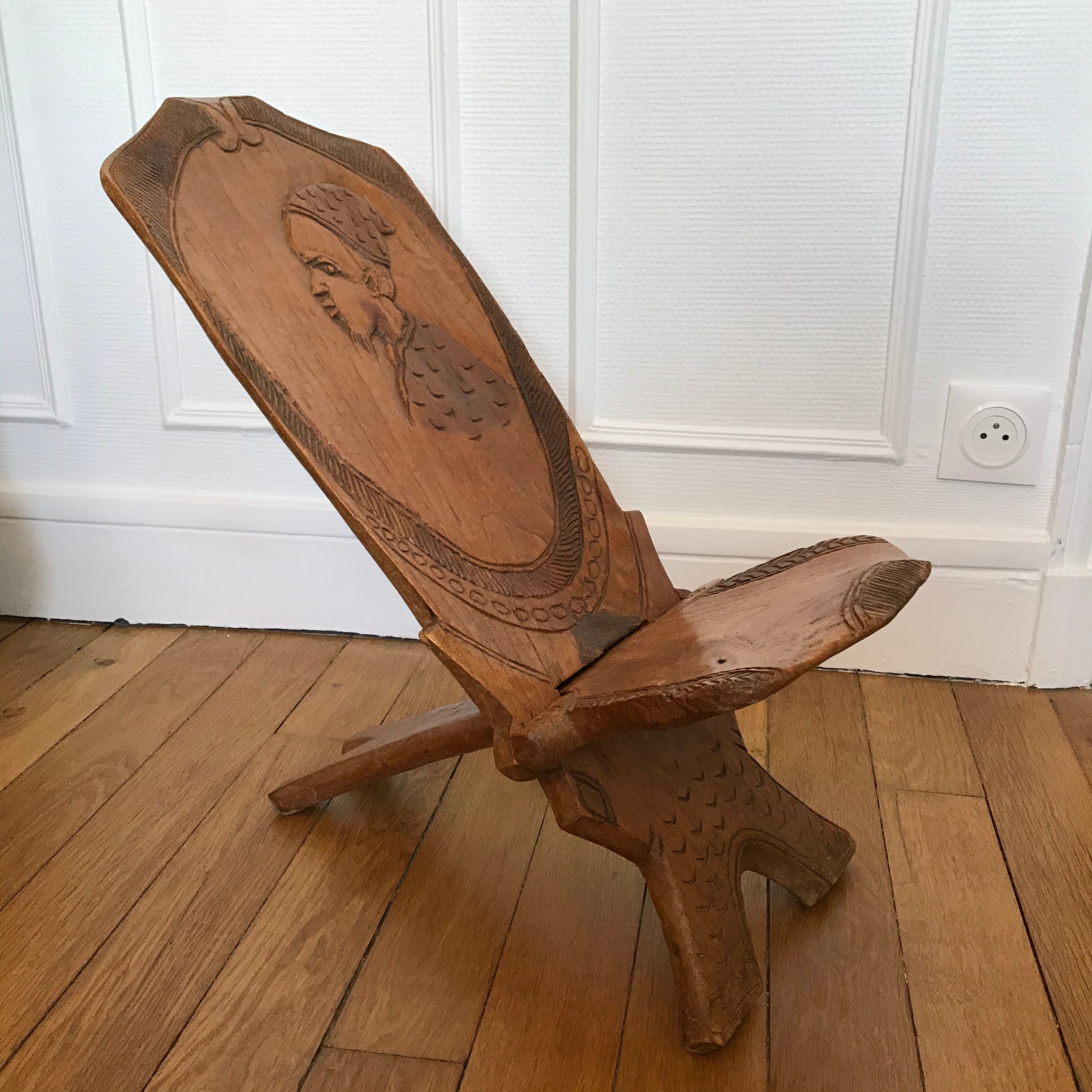 Ethnic palaver chair