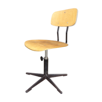 Chaise d'atelier réglable en hauteur piétement en métal et assise et dossier bois
