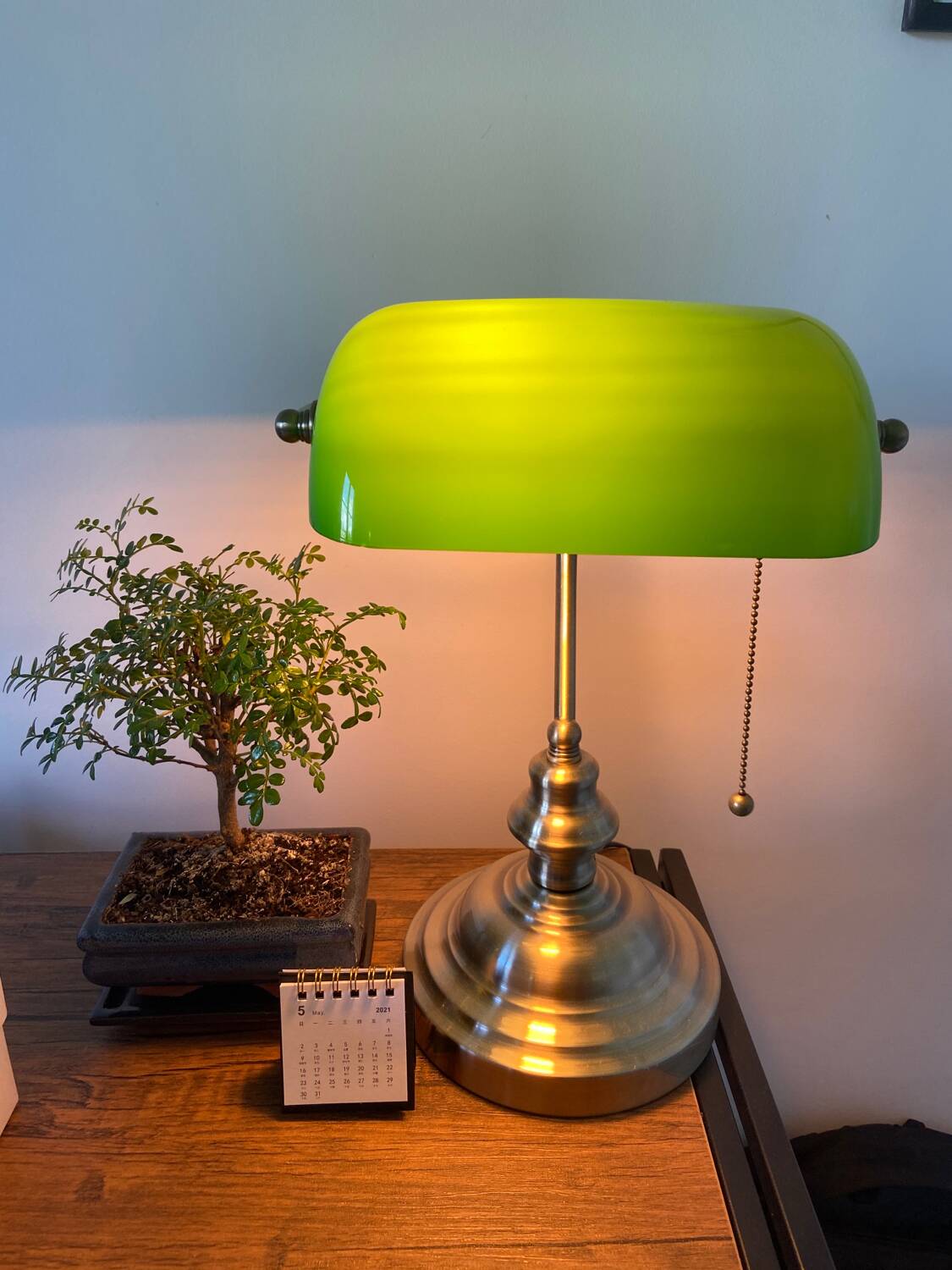 Antique banker's lamp in bronze and green opaline, Art Deco